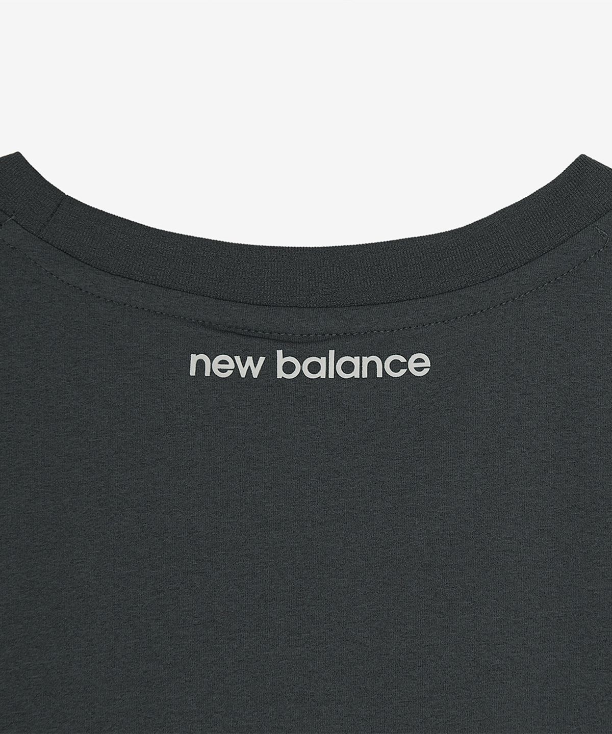 뉴발란스(NEW BALANCE) NBNEGCO210 / UNI FROZEN 스몰로고 반팔티 (CHARCOAL)