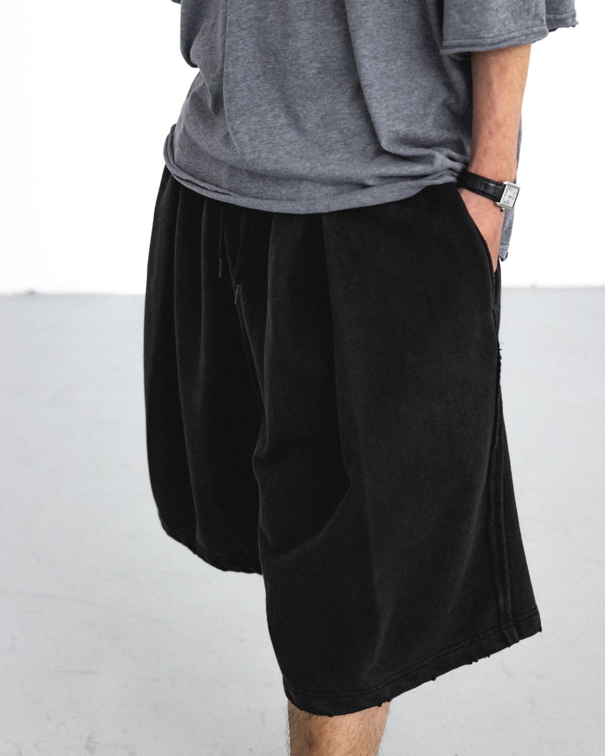 앵글런(ANGLAN) Cross Pleated Sweat Shorts - Washed Black