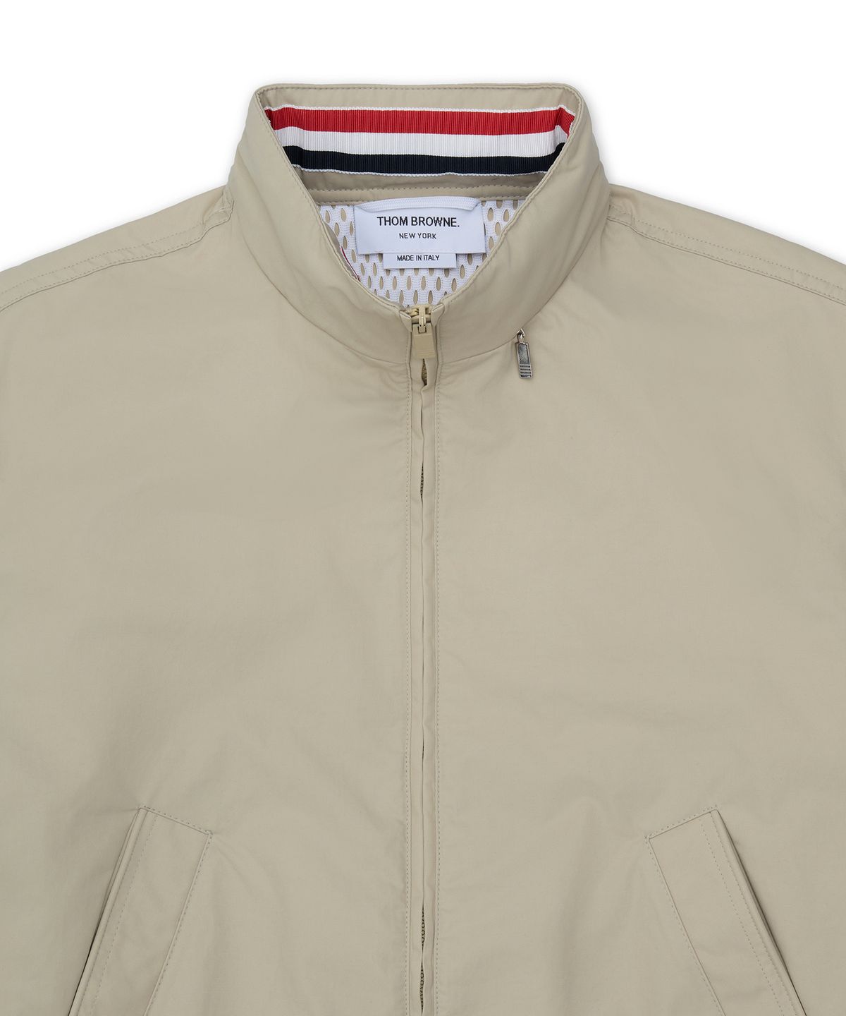 톰 브라운(THOM BROWNE) 나일론 코튼 테크 롤 아웃 후드 점퍼 - 베이지 / FBC963UF1066260