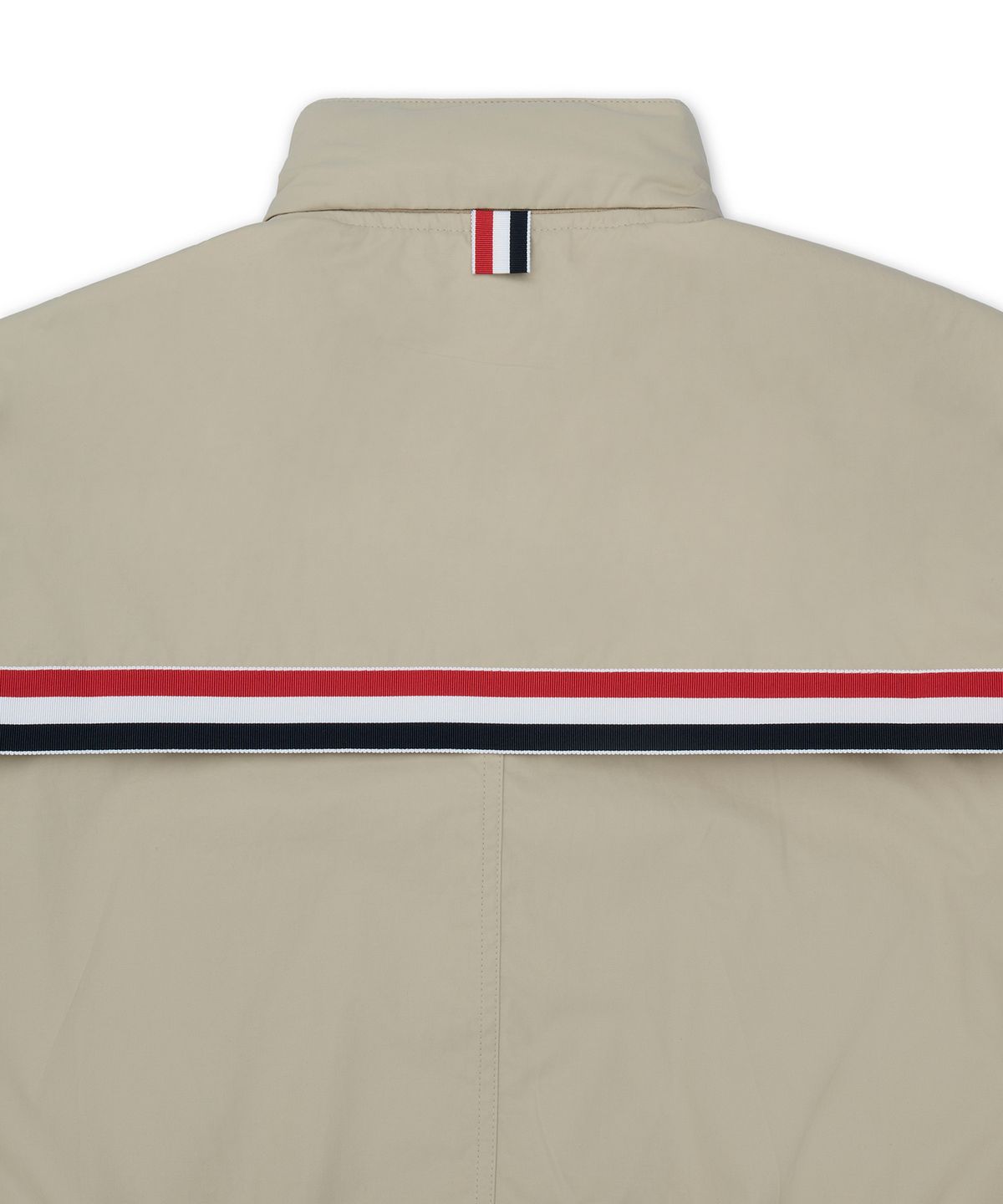 톰 브라운(THOM BROWNE) 나일론 코튼 테크 롤 아웃 후드 점퍼 - 베이지 / FBC963UF1066260