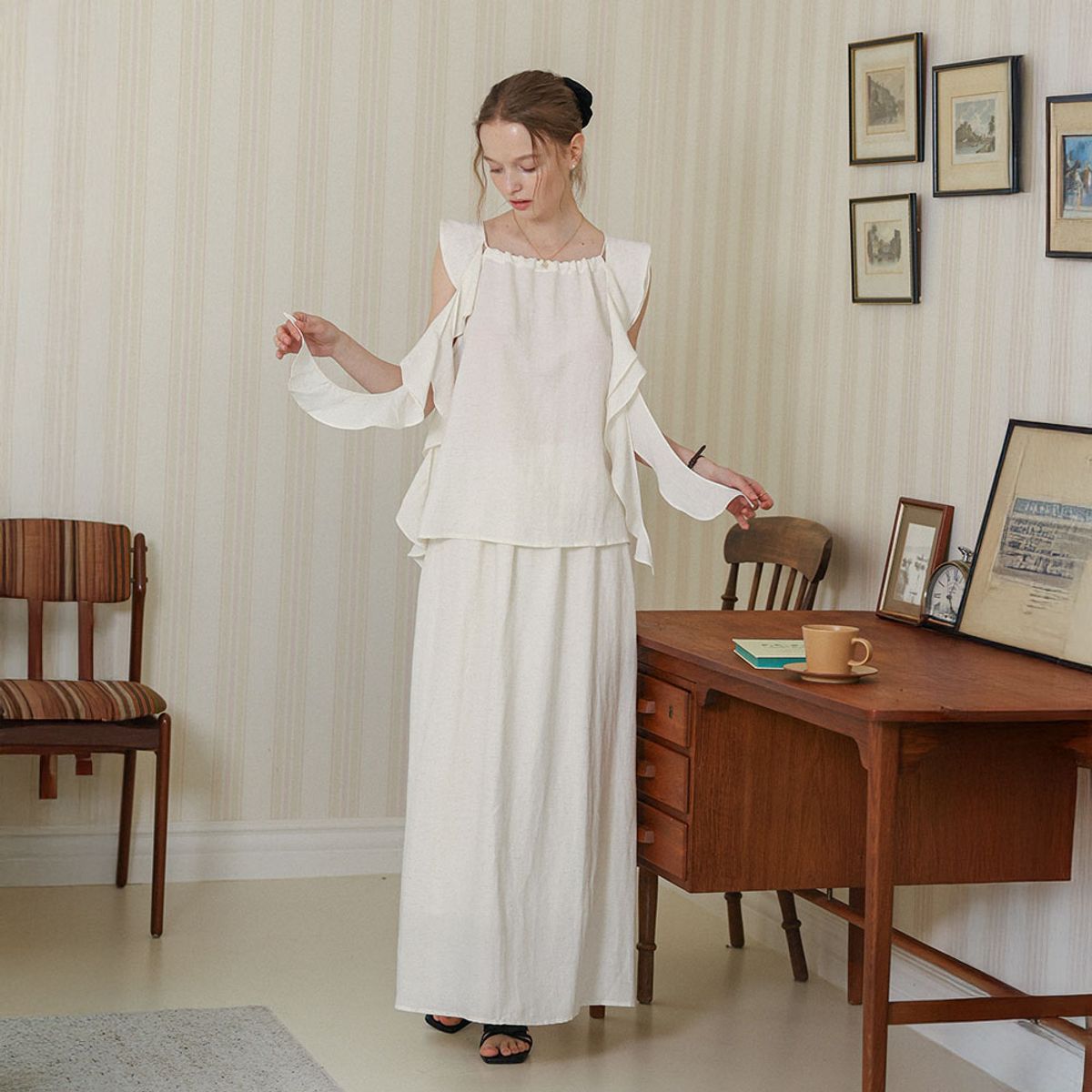 던드롭(DUNDROP) DD_Flutter ruffle blouse and skirt set_IVORY