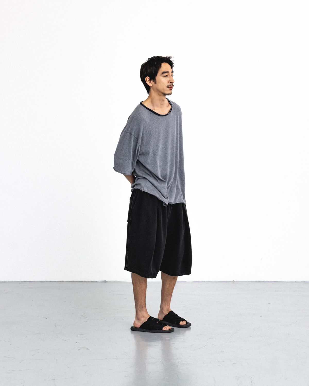 앵글런(ANGLAN) Soft Cut-Off Tee - Grey