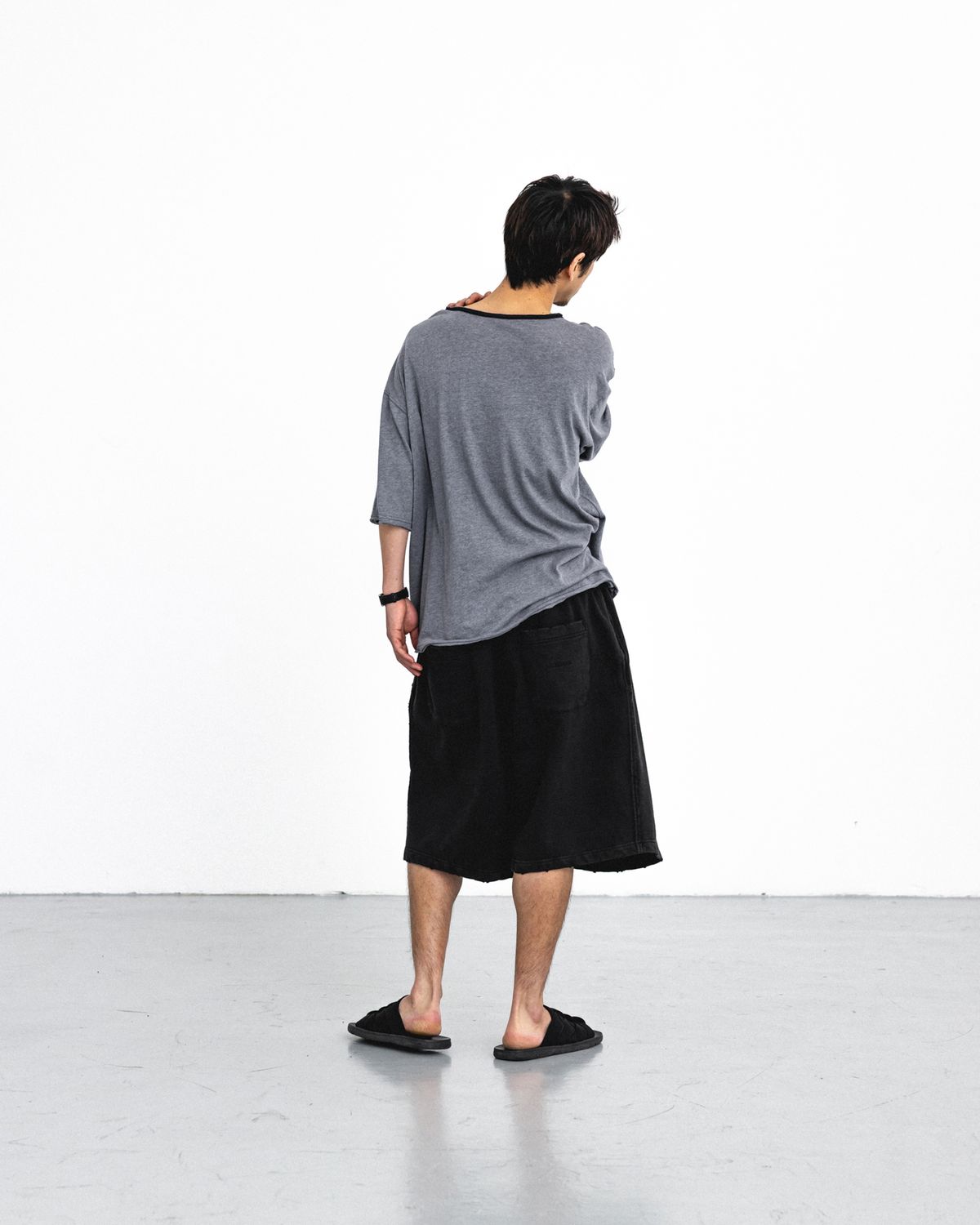 앵글런(ANGLAN) Soft Cut-Off Tee - Grey
