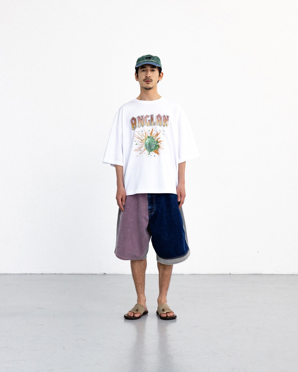 앵글런(ANGLAN) Vintage Blast Graphic Tee - White