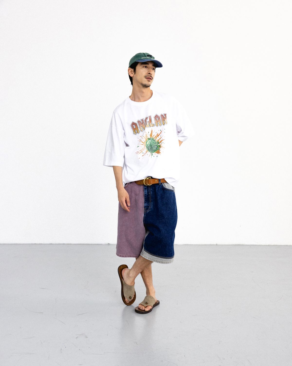 앵글런(ANGLAN) Vintage Blast Graphic Tee - White
