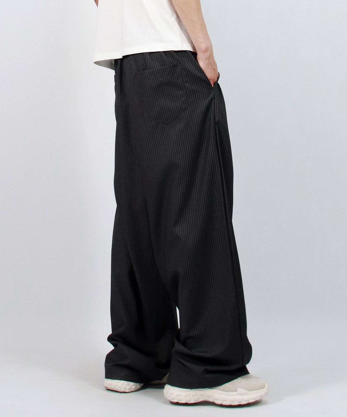 드마크(DEMARC) M Pin Stripe Slacks Semi-Wide One-Tuck Pants