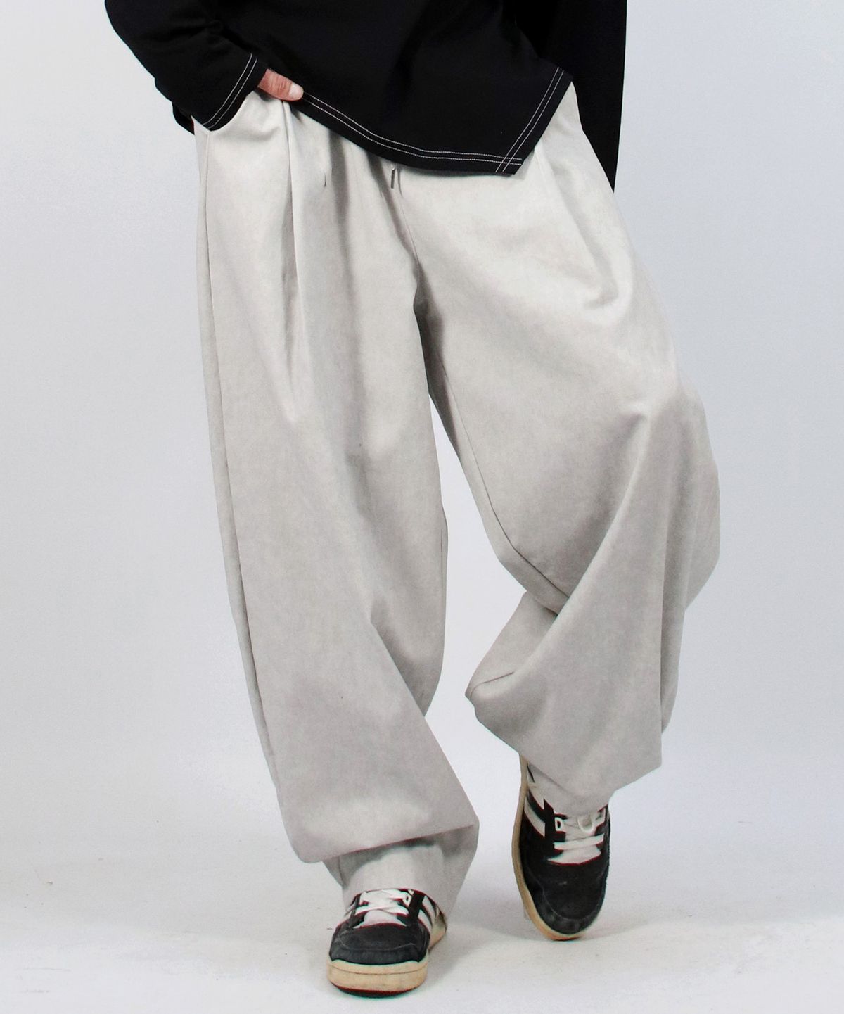 드마크(DEMARC) M Grunge washing side one tuck curved wide pants Gray