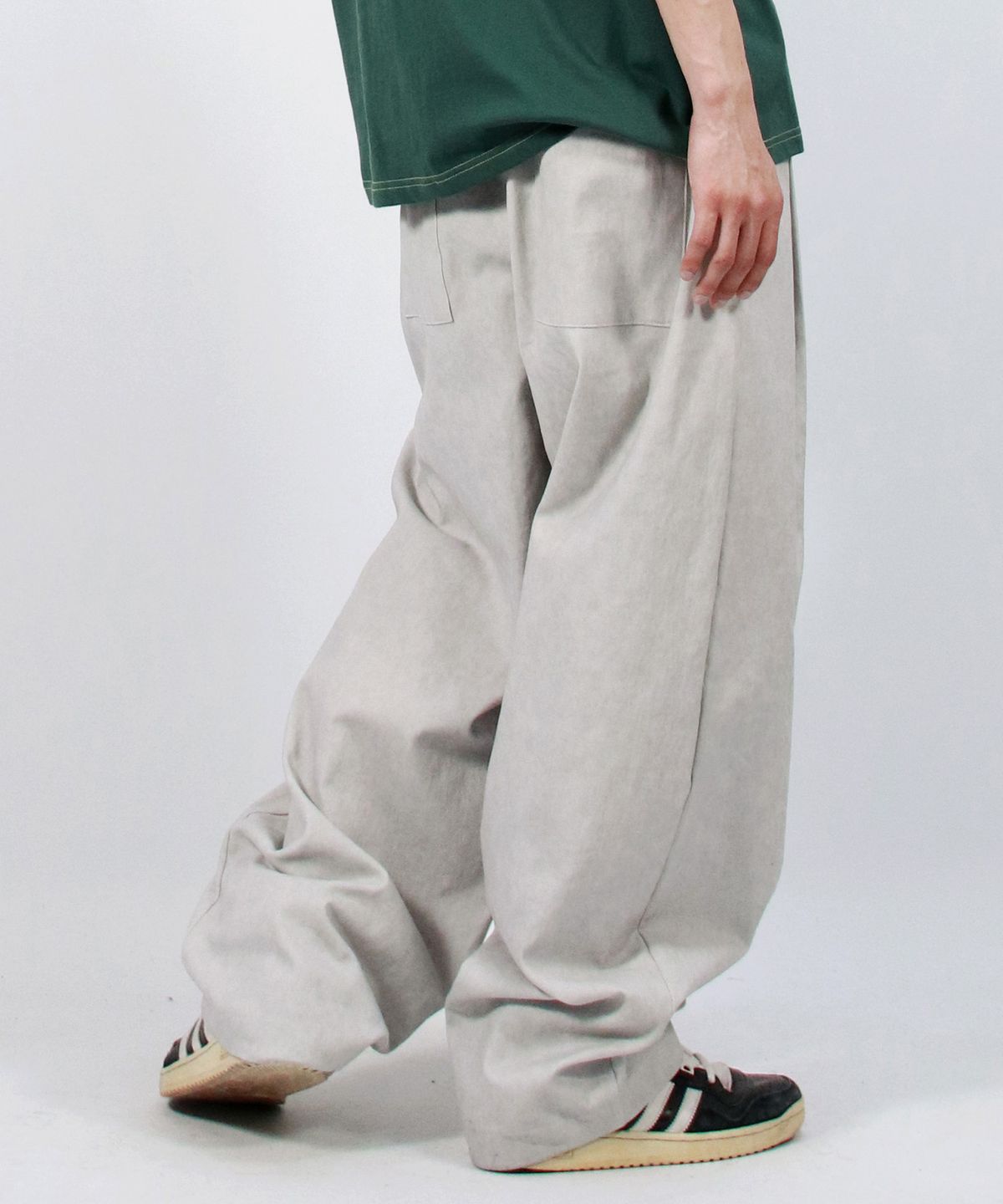 드마크(DEMARC) M Grunge washing side one tuck curved wide pants Gray