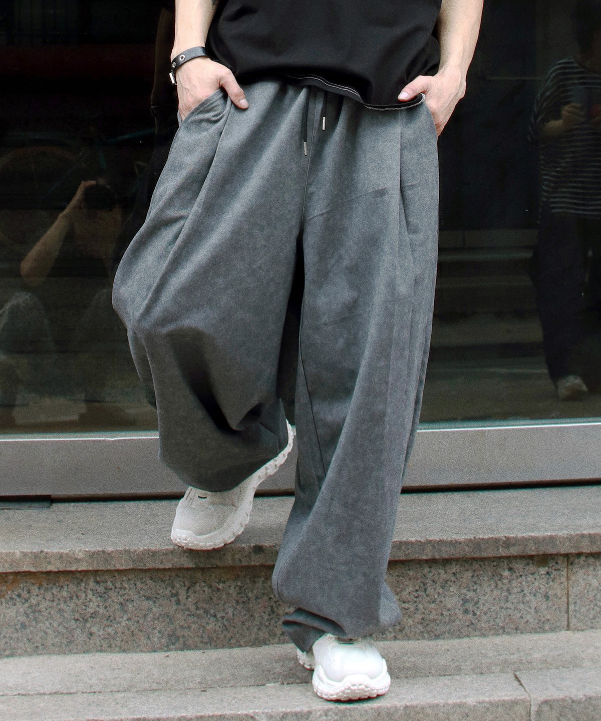 드마크(DEMARC) M Grunge washing side one tuck curved wide pants charcoal