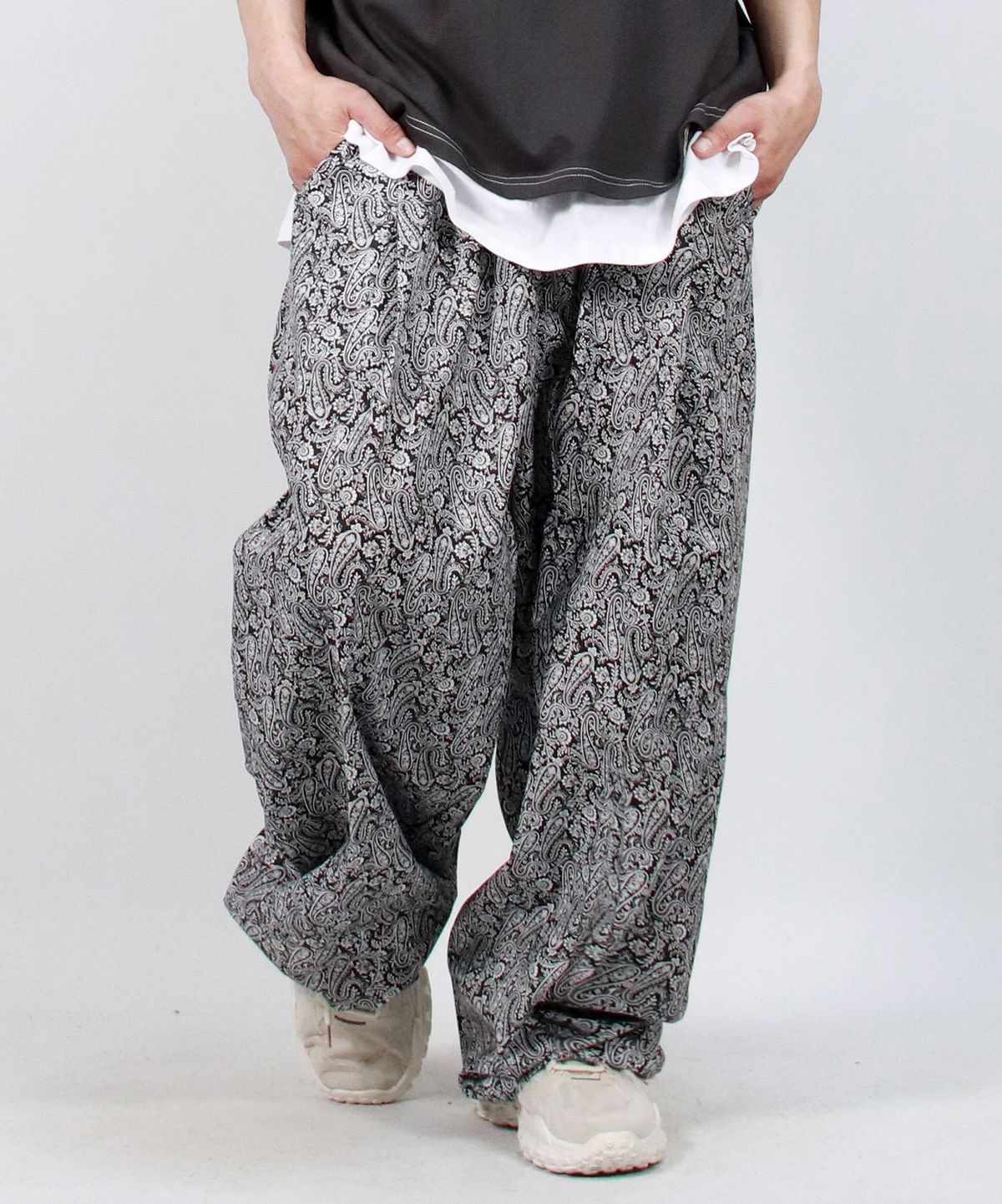 드마크(DEMARC) M Paisley side one tuck curved wide pants Black