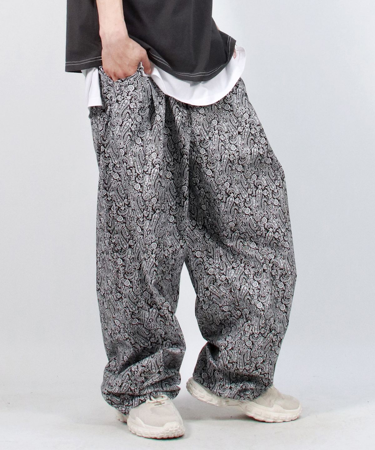 드마크(DEMARC) M Paisley side one tuck curved wide pants Black