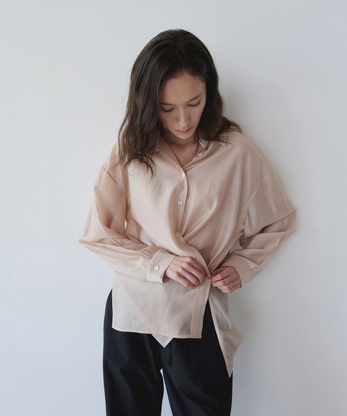 이어닝(YEARNING) LIGHT VEIL WRAP SHIRT, SALMON