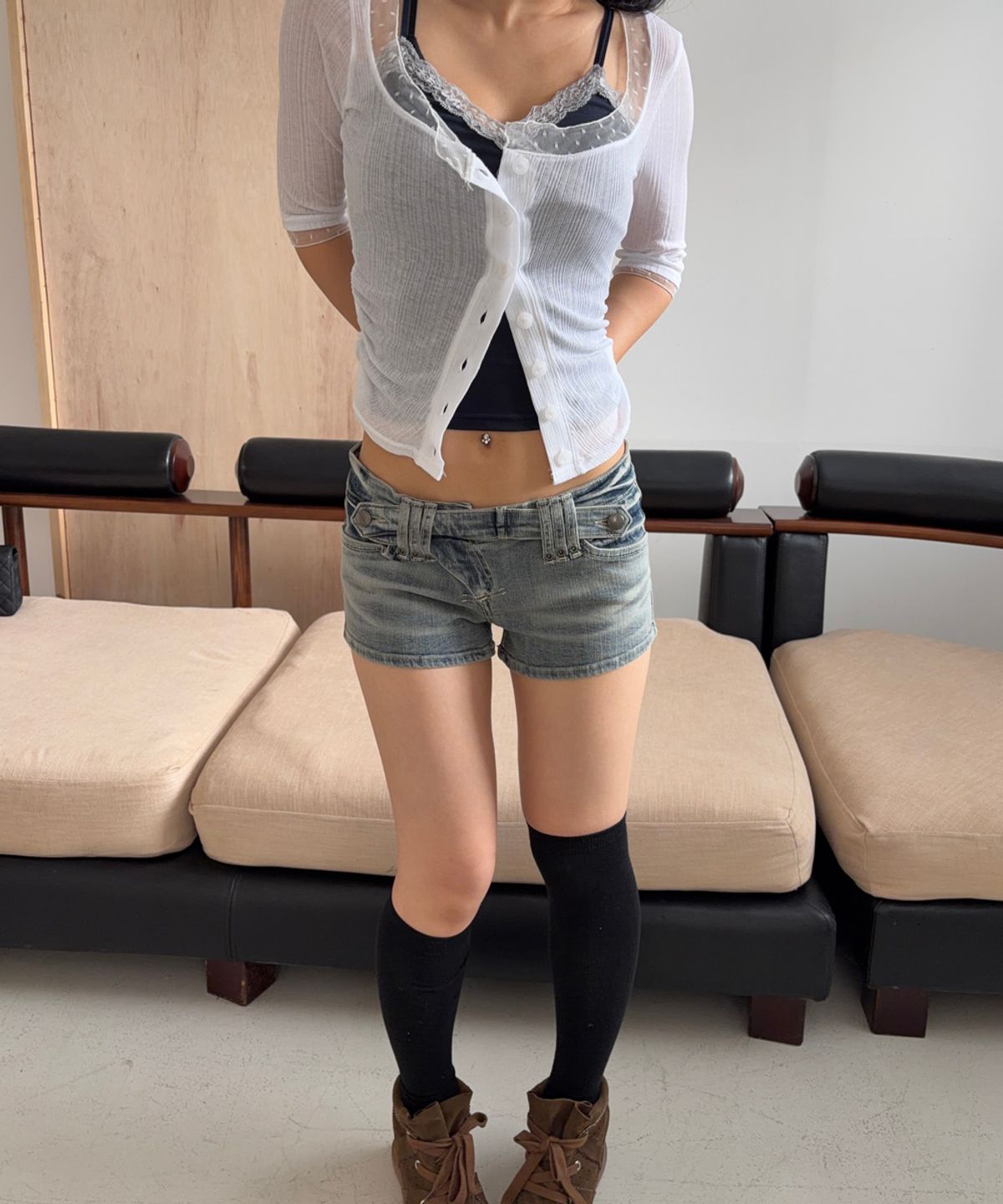 플리즈노팔로우(PLEASENOFOLLOW) Suri Lace Button Long Sleeve Top (White)