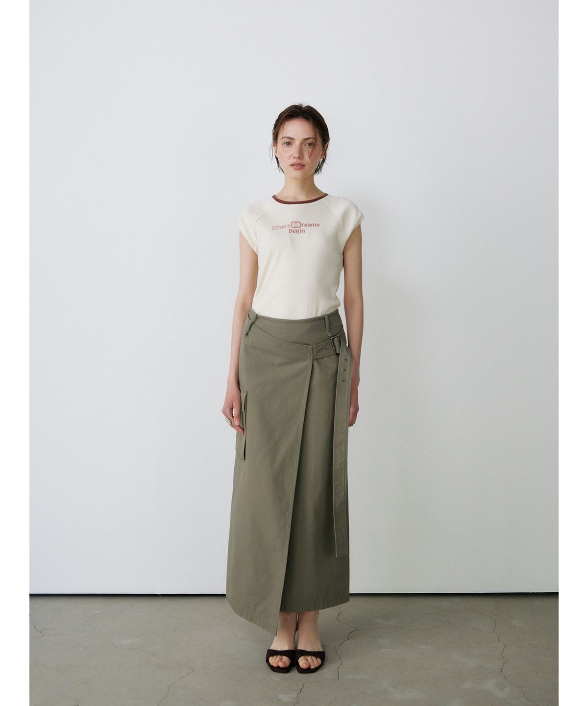 닌닛(NINNIT) Cap sleeve lettering t-shirt (CREAM)