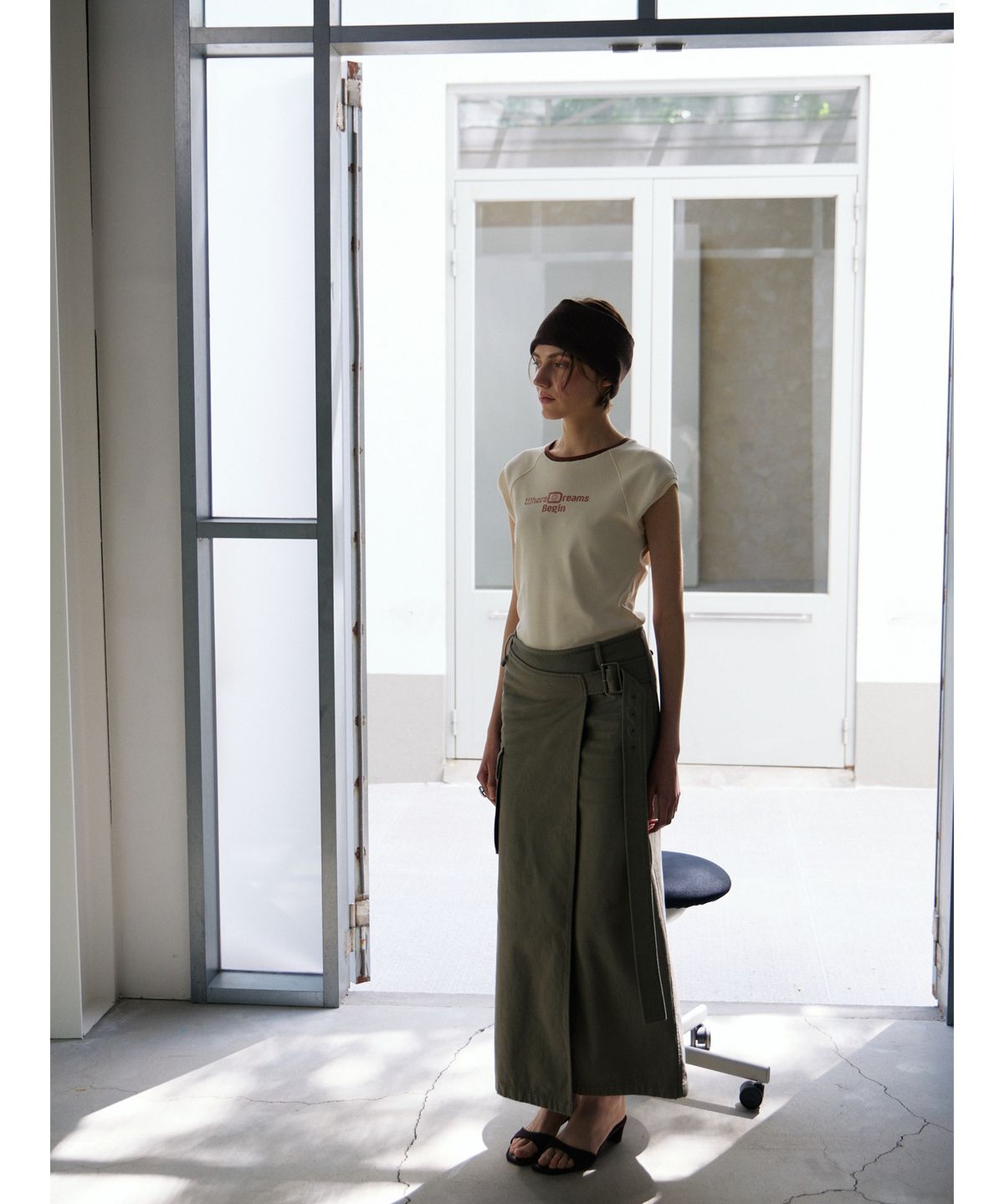 닌닛(NINNIT) Cap sleeve lettering t-shirt (CREAM)