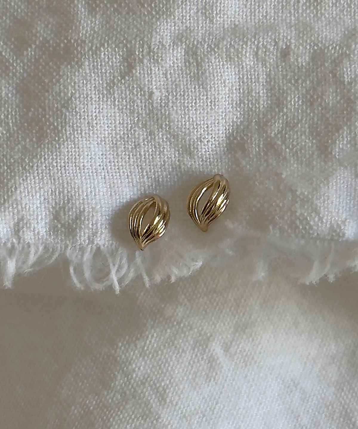 파예(FAYE) 14k Leaf earrings