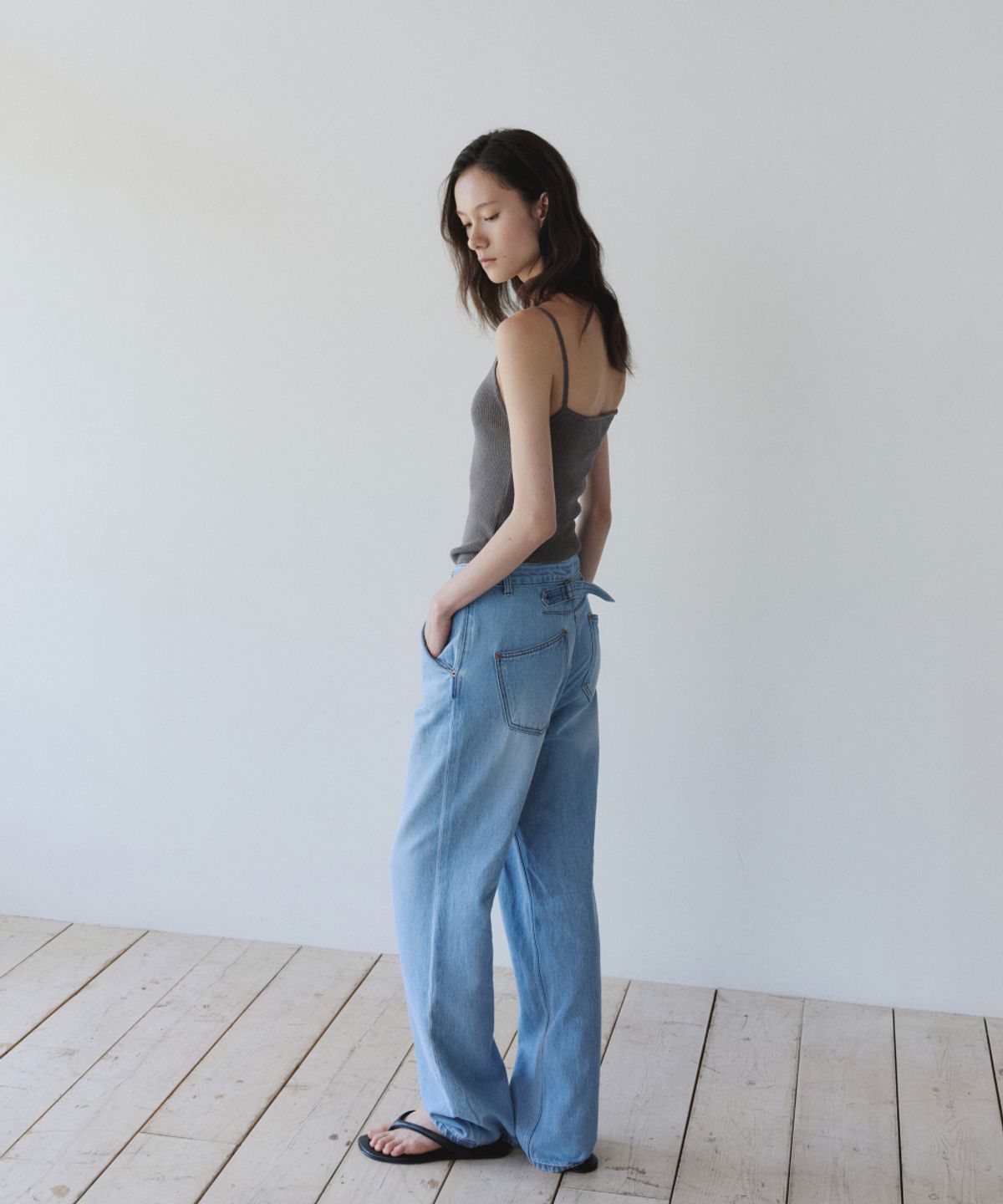 이어닝(YEARNING) LINEN SQUARE NECK KNIT SLEEVELESS, ASH KHAKI