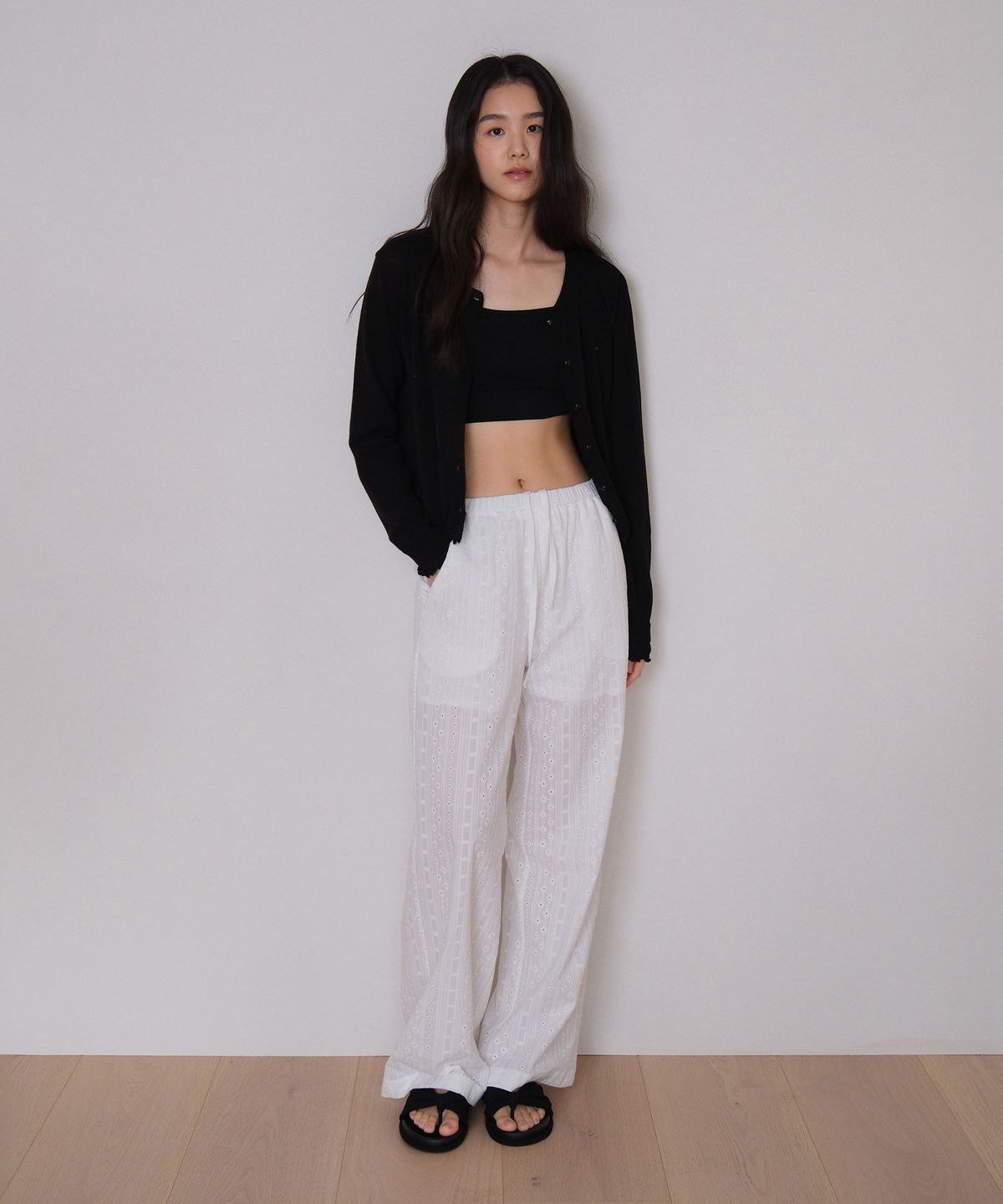 모의(MOUI) Light eyelet banding pants (O/WHITE)