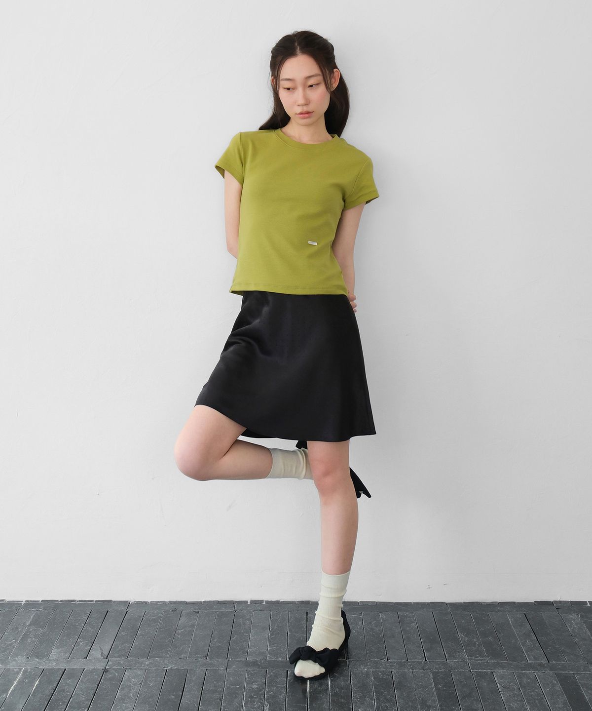 모의(MOUI) Satin dot midi skirt (BLACK)