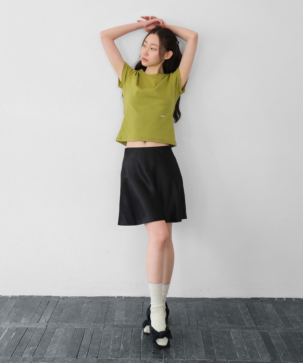 모의(MOUI) Satin dot midi skirt (BLACK)