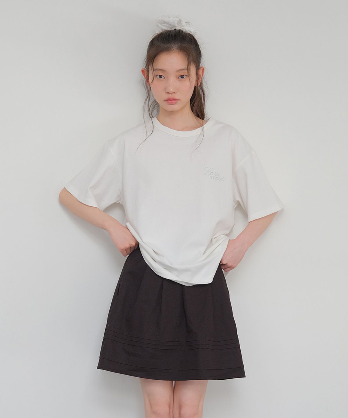 모의(MOUI) Lettering T shirt (O/WHITE)
