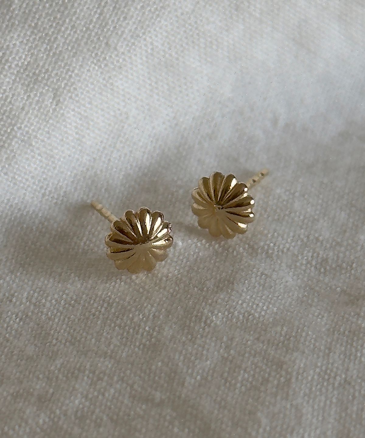 파예(FAYE) 14k Daisy earrings