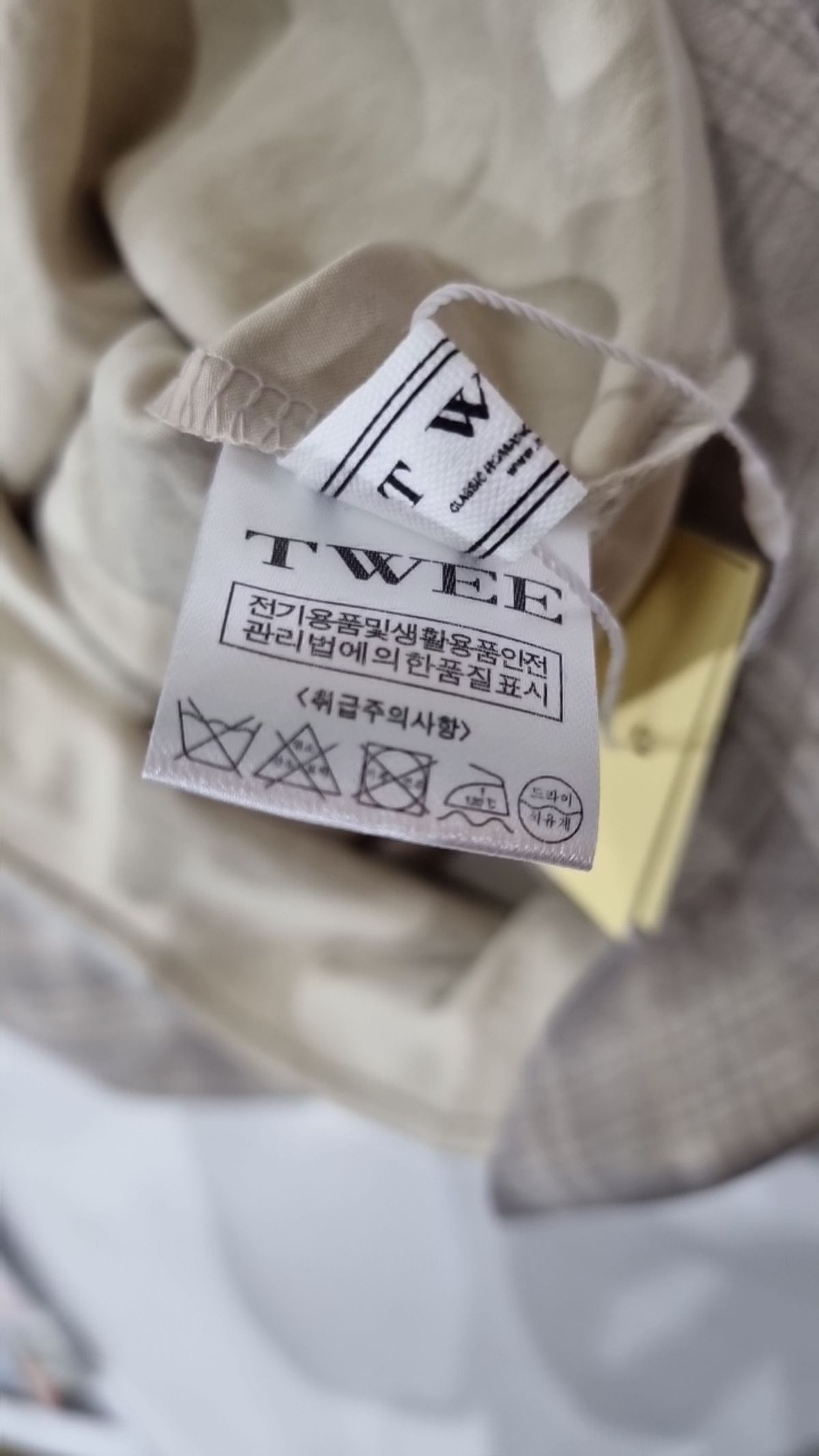 트위(TWEE) 미디스커트 FREE