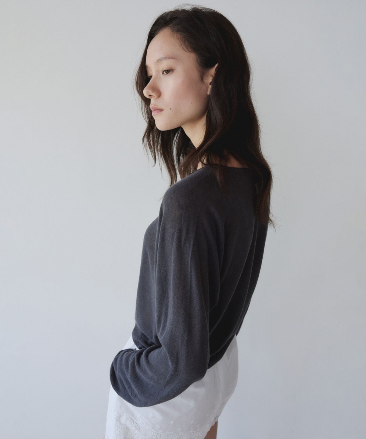 이어닝(YEARNING) LIGHT LINEN V-NECK SUMMER KNIT, CHARCOAL