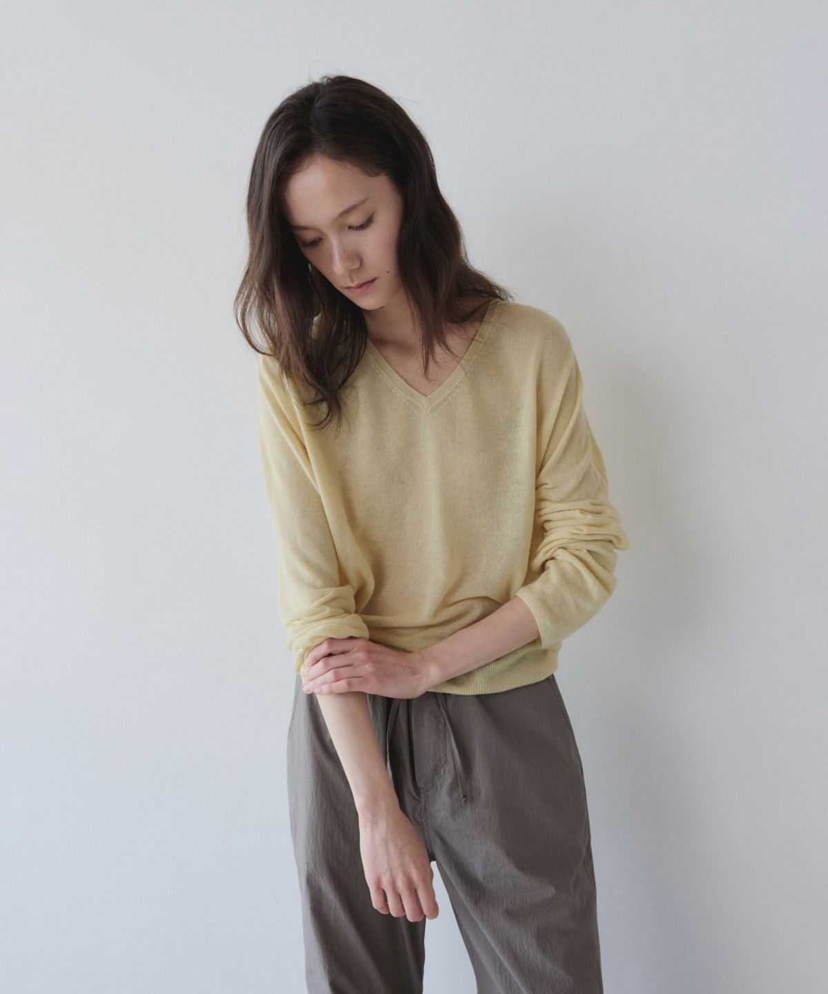 이어닝(YEARNING) LIGHT LINEN V-NECK SUMMER KNIT, LEMON