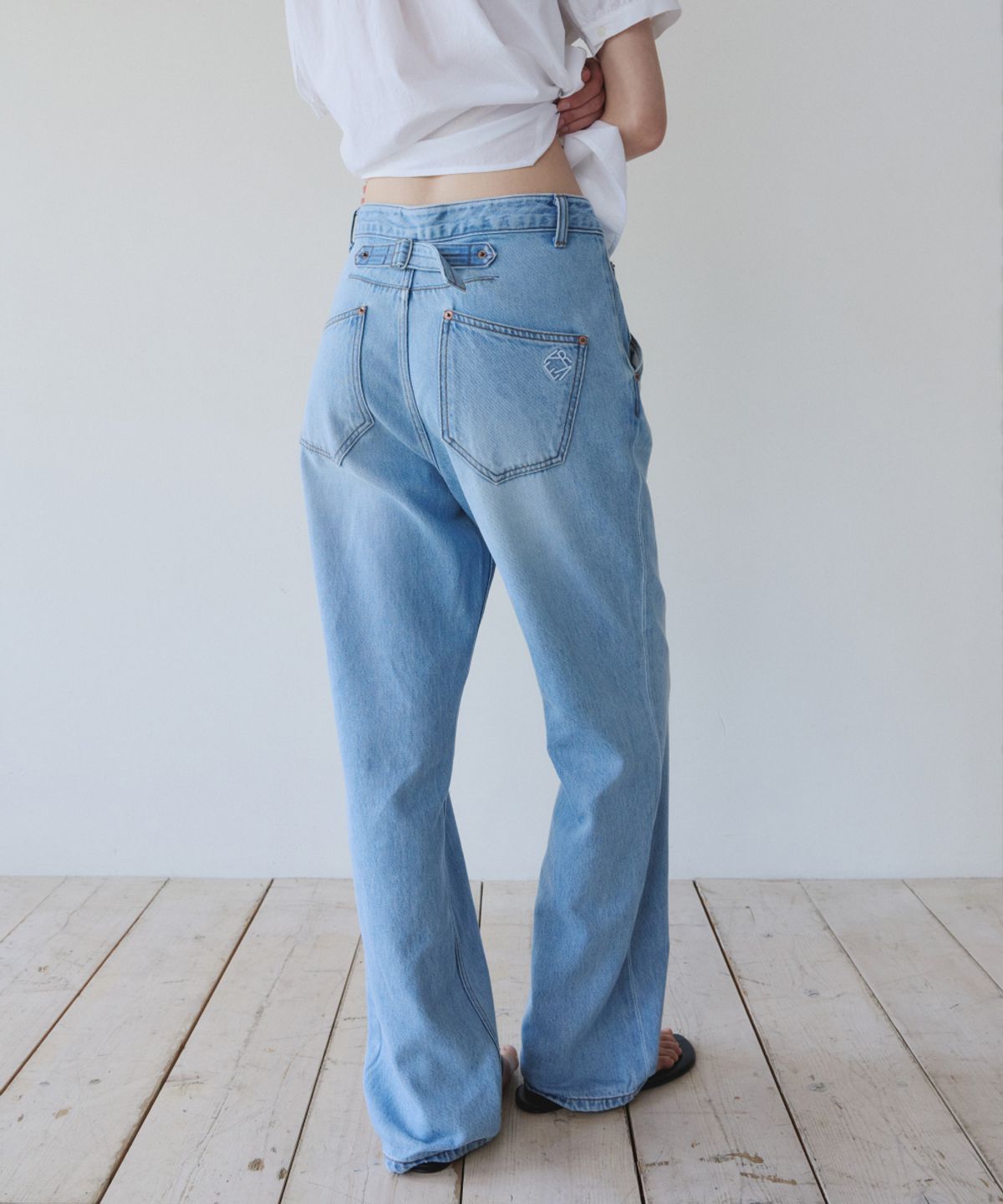 이어닝(YEARNING) CINCH BACK DENIM PANTS, LIGHT BLUE