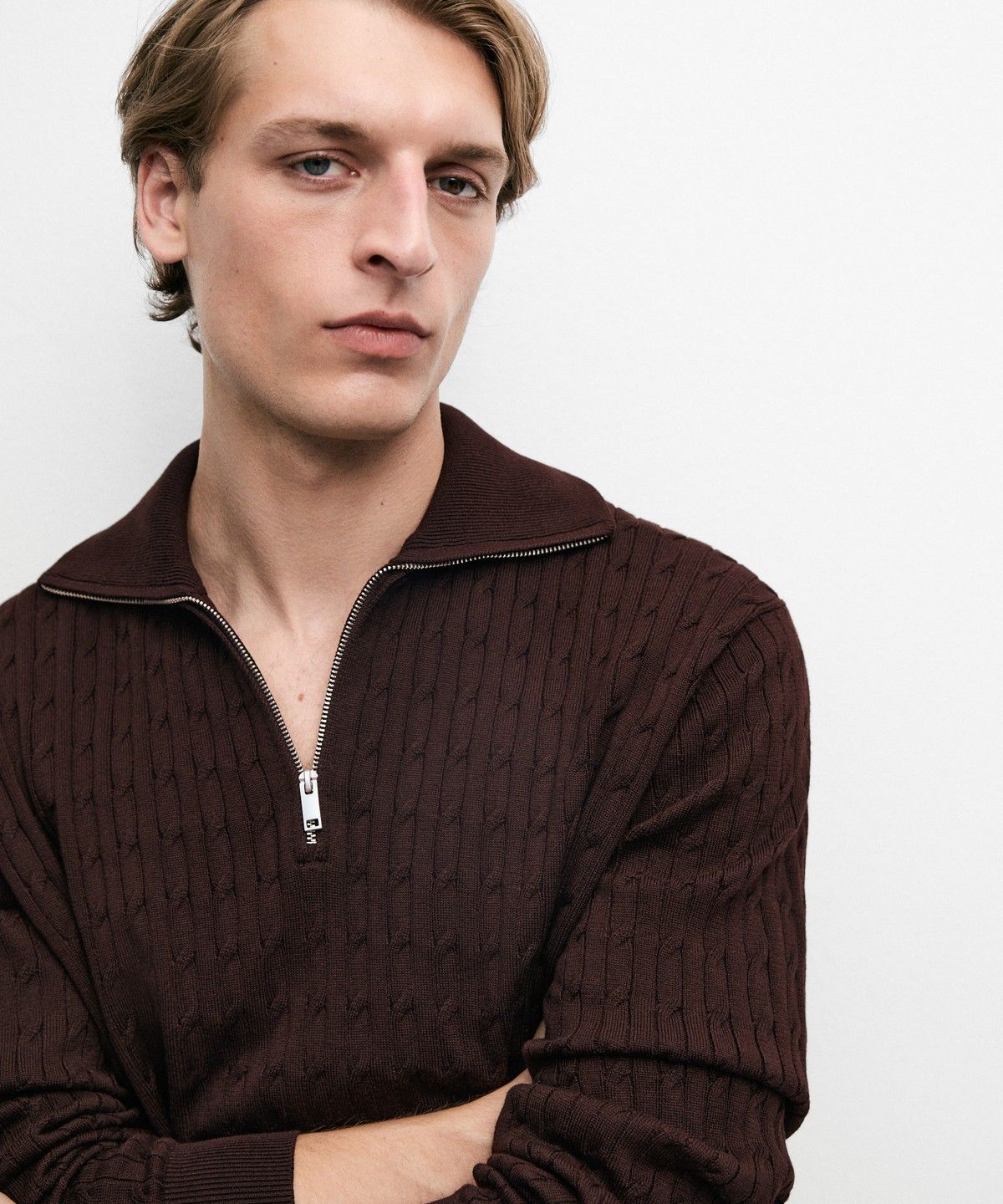 마시모두띠(MASSIMO DUTTI) 지퍼 디테일 터틀넥 니트 스웨터