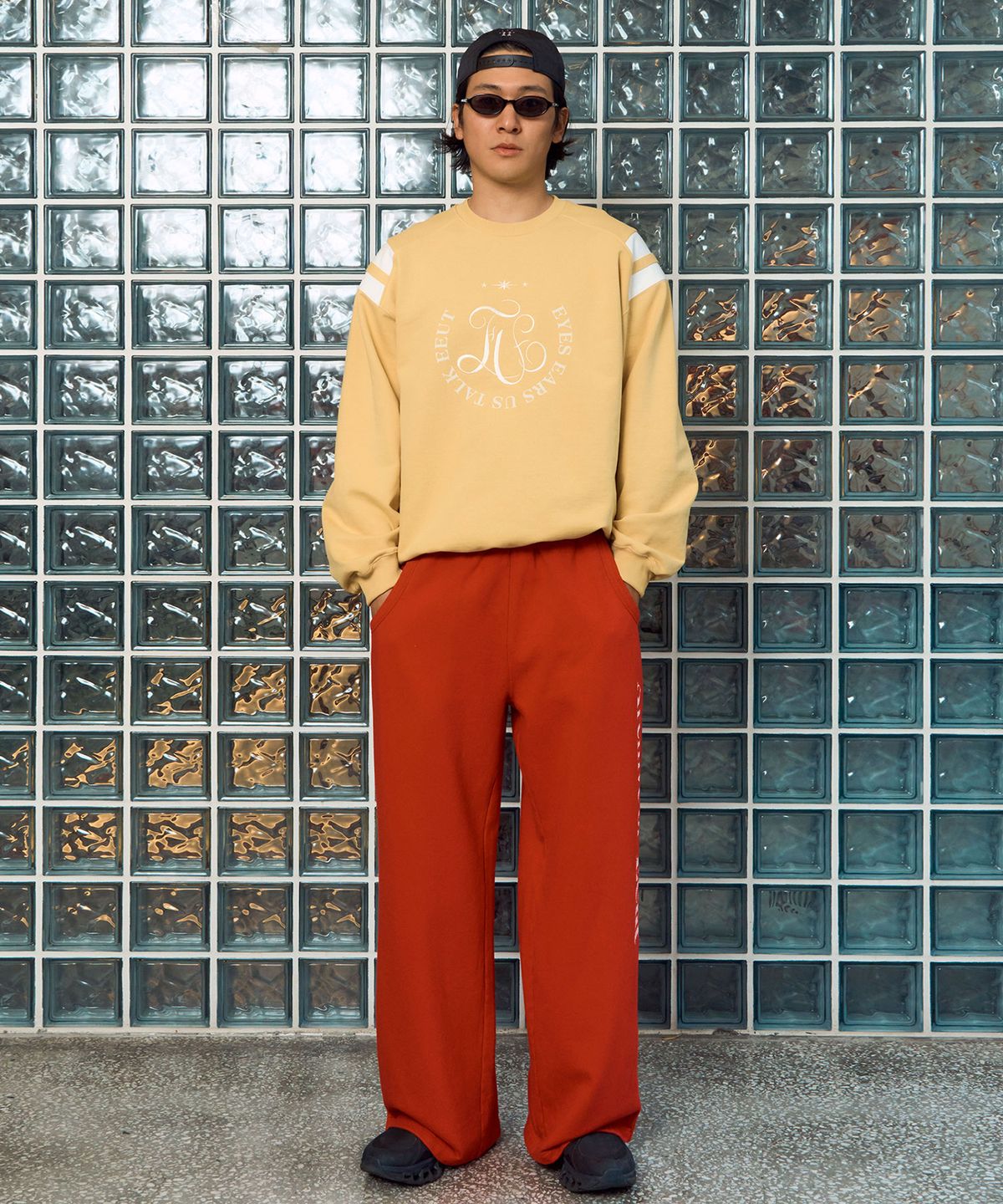 이우트(EEUT) CURLY EEUT SWEATSHIRT / YELLOW