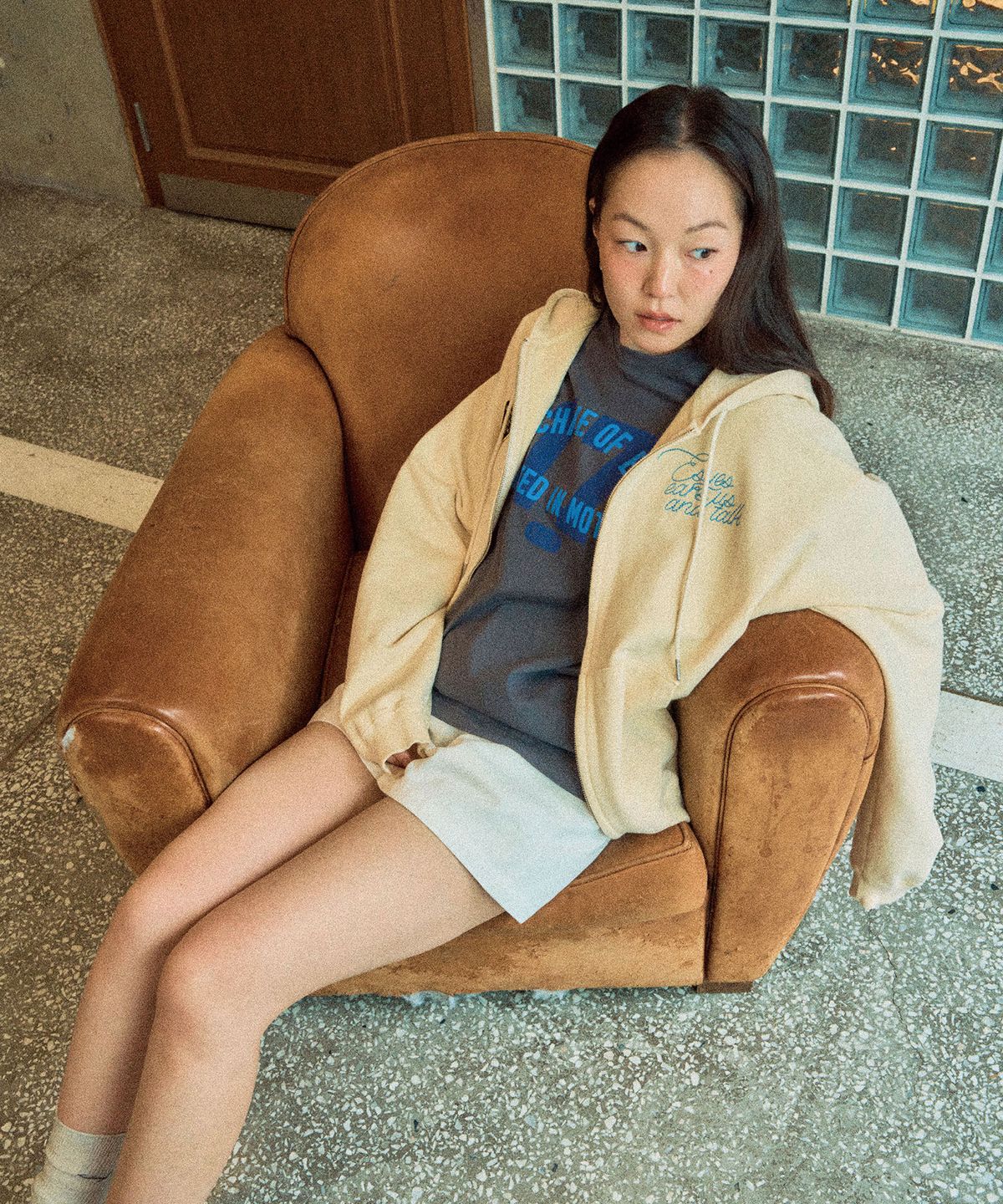 이우트(EEUT) EEUT PATCH SWEAT ZIP-UP / CREAM
