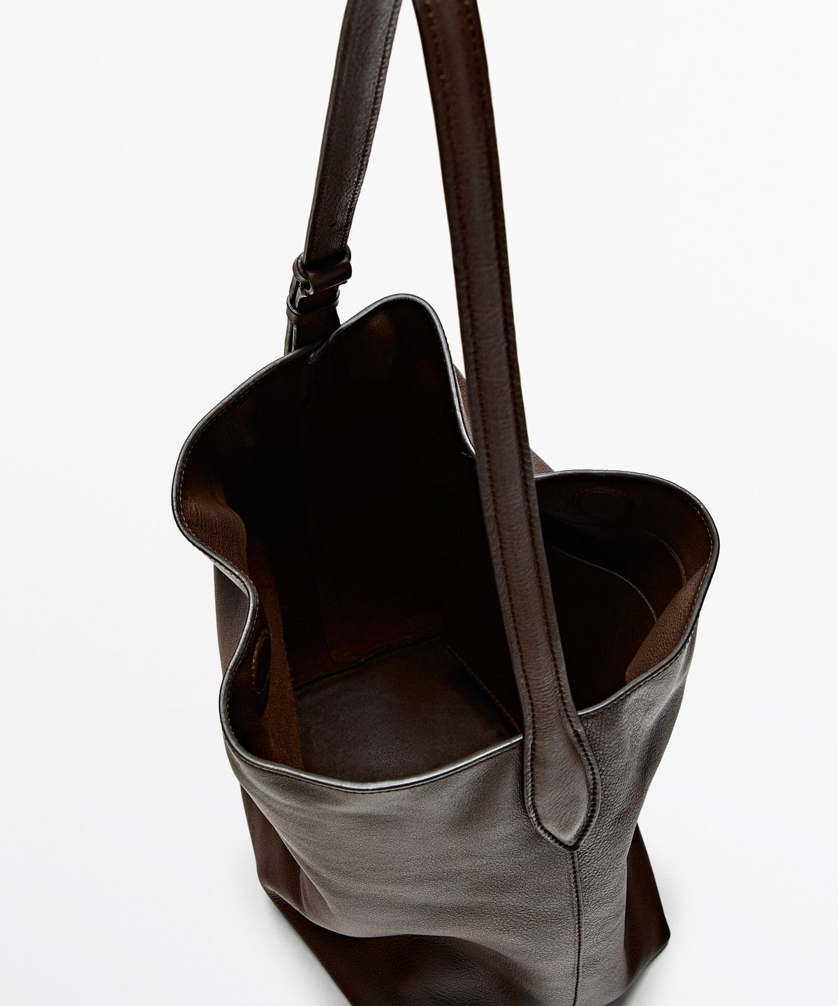 마시모두띠(MASSIMO DUTTI) 나파 가죽 버킷 백