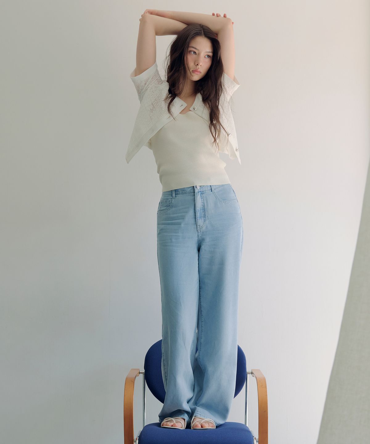 로엠(ROEM) 쿨 경량 크롭 와이드 데님 팬츠 RMTJG37R17