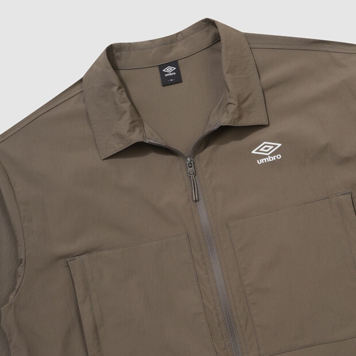 엄브로(UMBRO) 쿨브리즈 카라형 반팔 집업 자켓 브라운 UR324CJK78