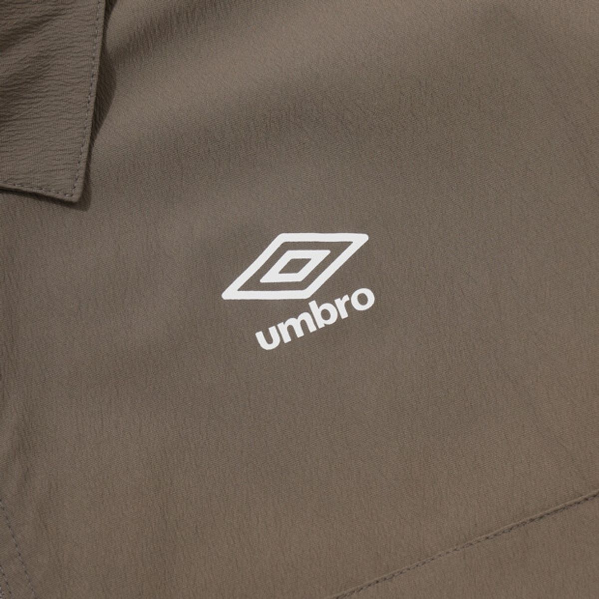 엄브로(UMBRO) 쿨브리즈 카라형 반팔 집업 자켓 브라운 UR324CJK78
