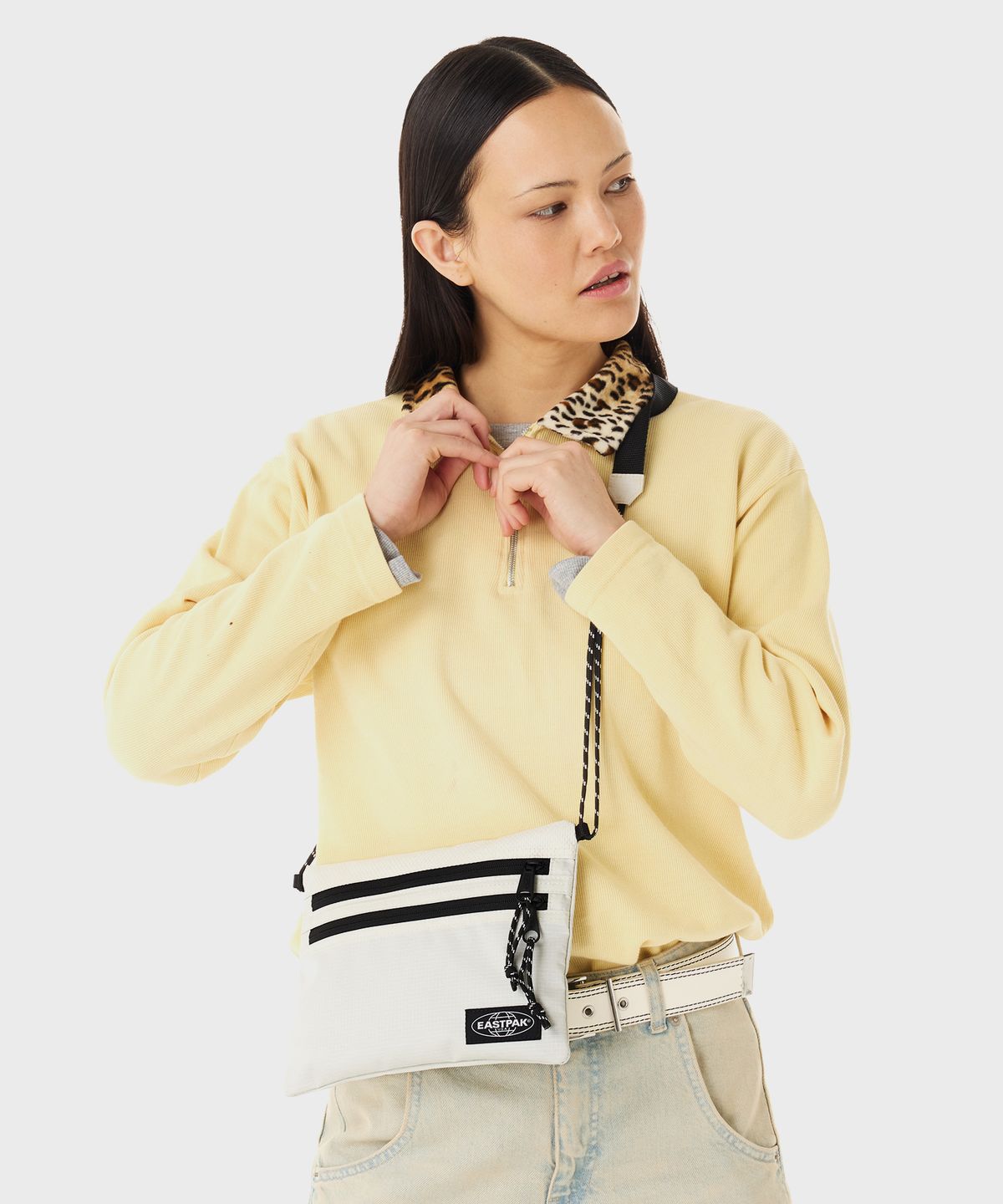 이스트팩(EASTPAK) 애슬래저크로스바디 Athleisure Beige