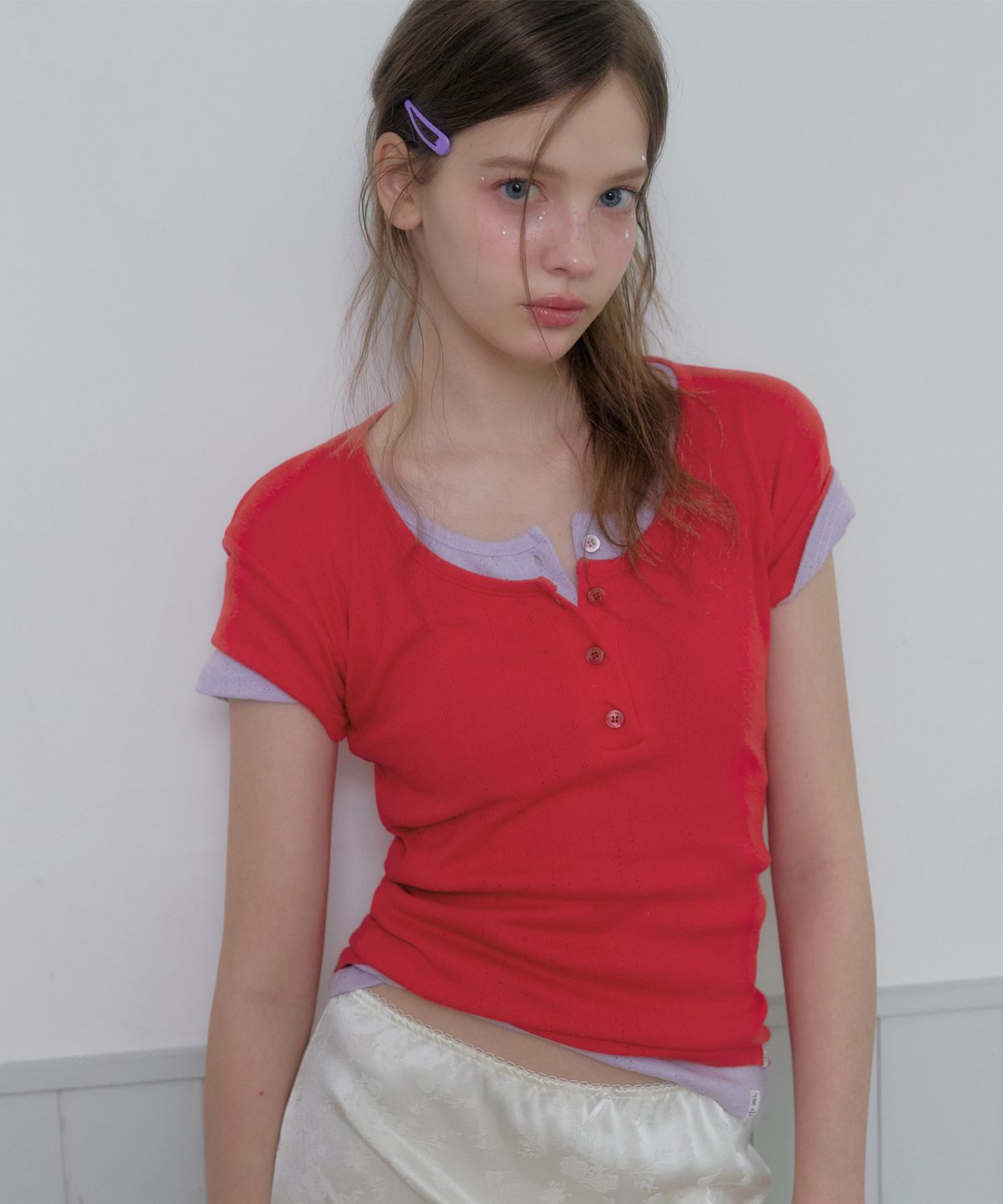 트위(TWEE) 비넷 버튼 펀칭 반팔 티셔츠