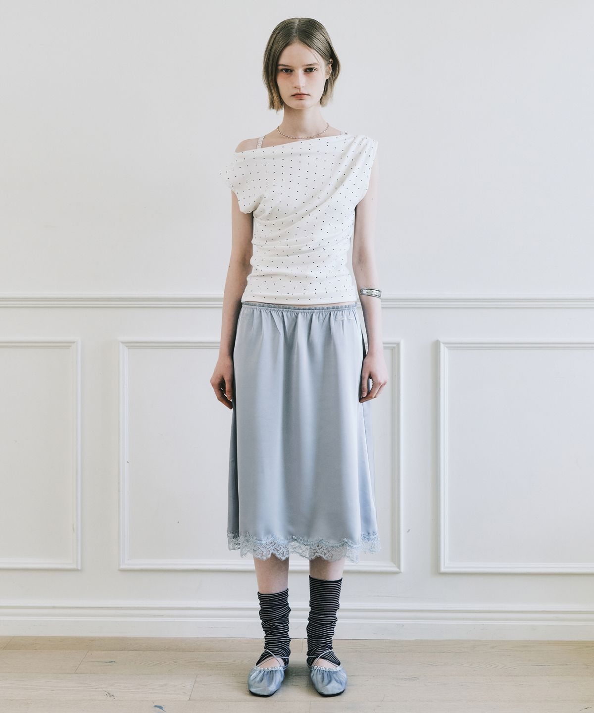 닉앤니콜(NICK&NICOLE) SATIN LACE LONG SKIRT_LIGHT GRAY