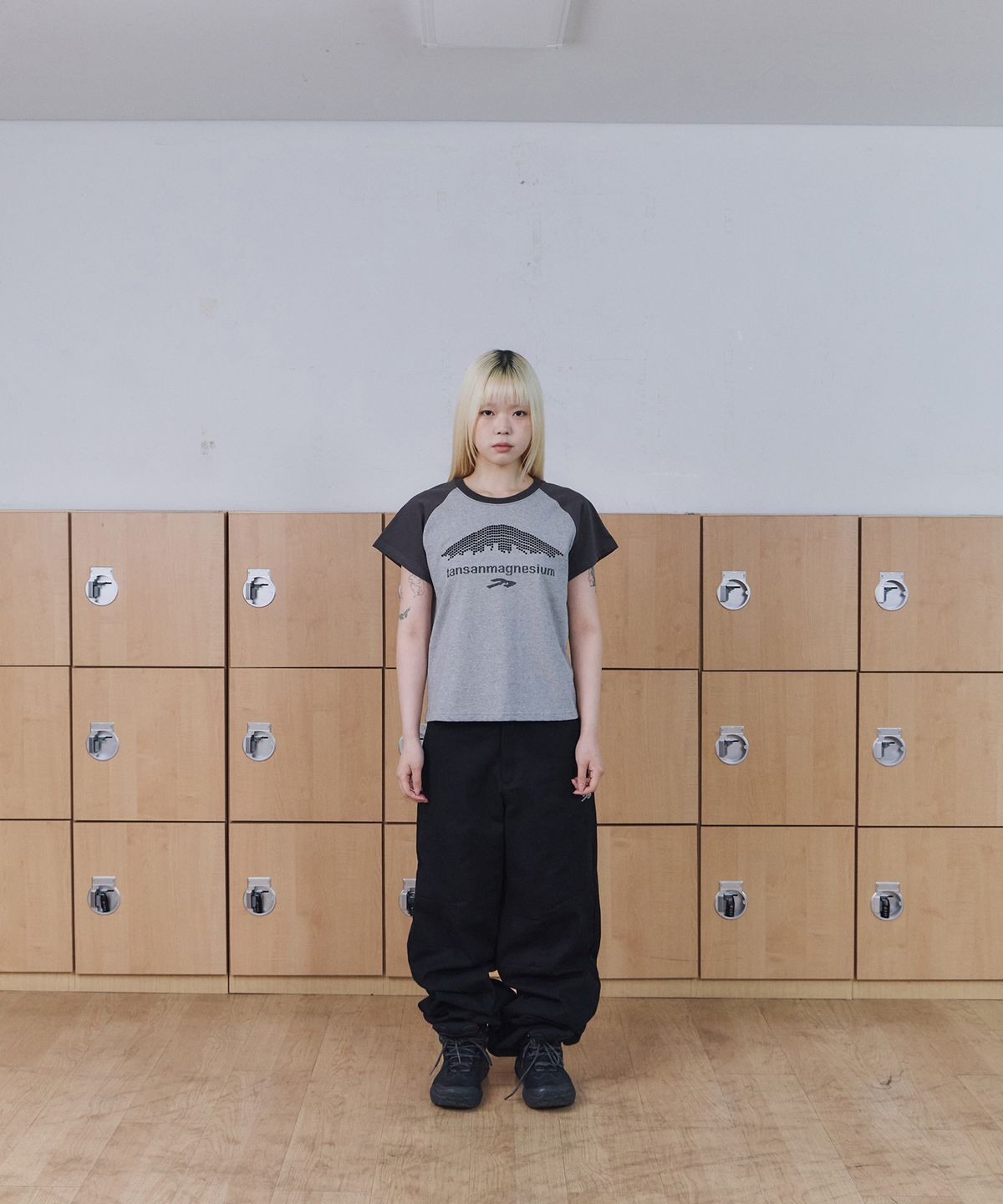 탄산마그네슘(TANSANMAGNESIUM) 나그랑 도트 마운틴 로고 티셔츠