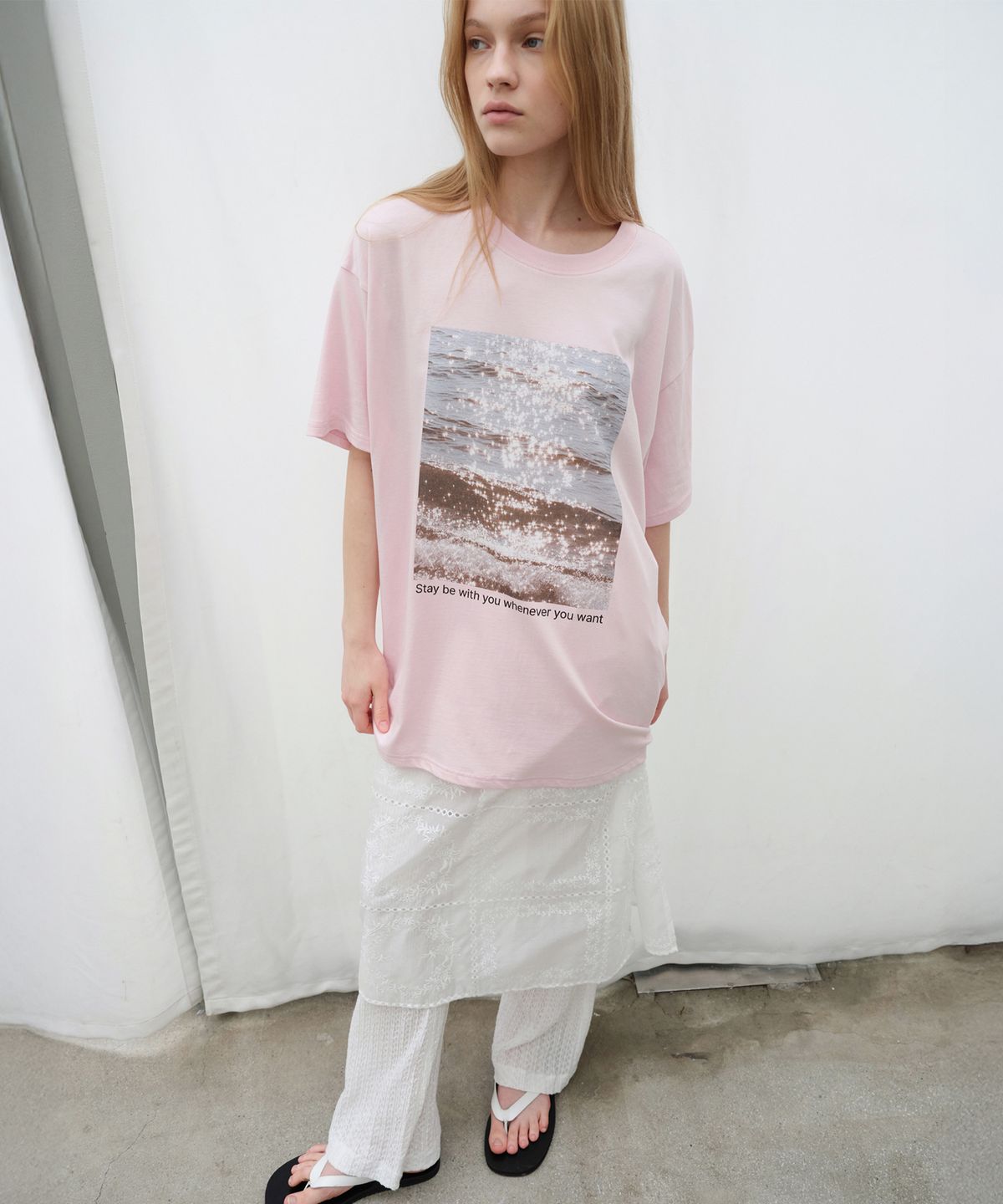 르바(LEVAR) Moment Graphic T-shirt - Blush Pink