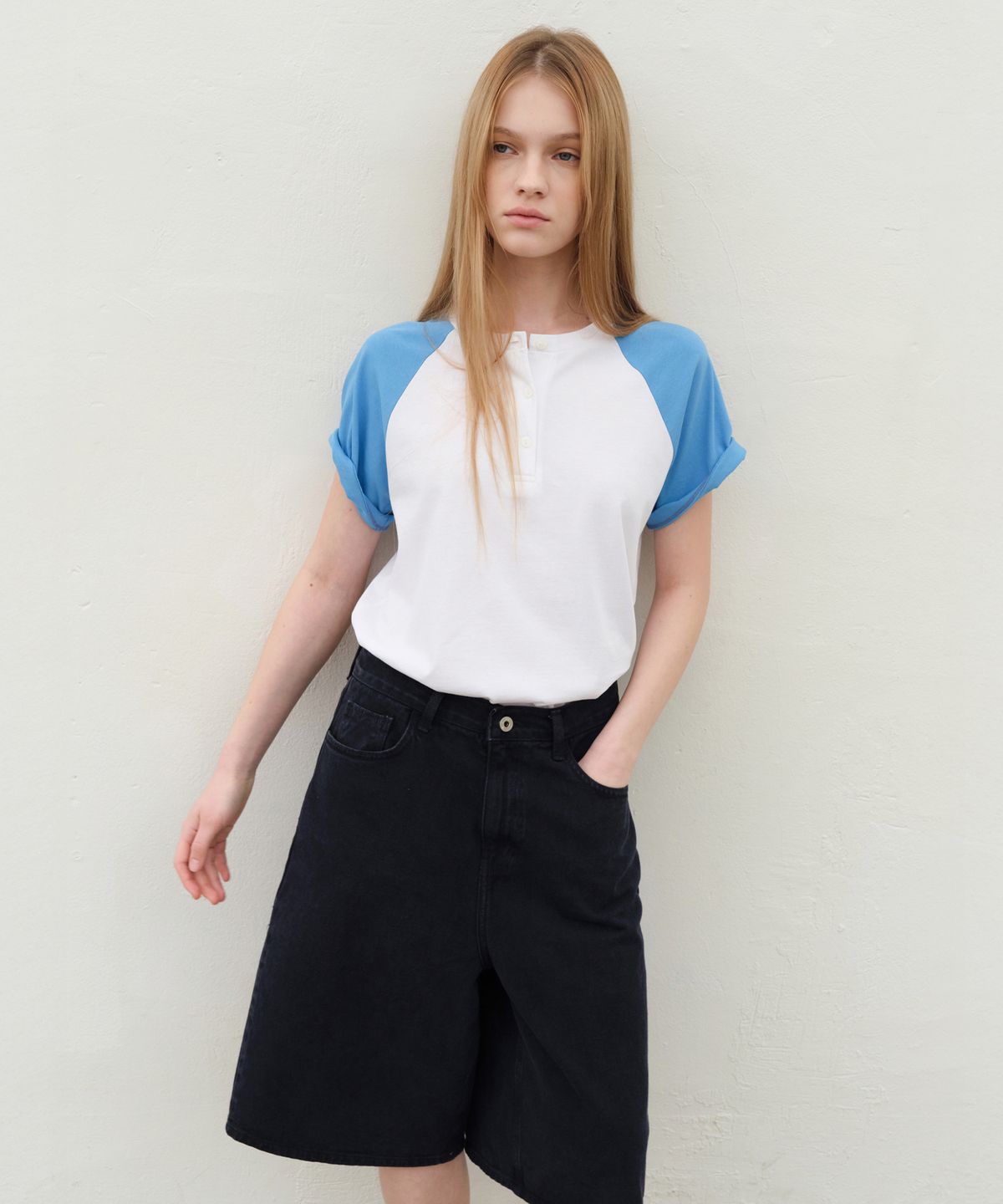 르바(LEVAR) Weekend Raglan Henley T-shirt - White