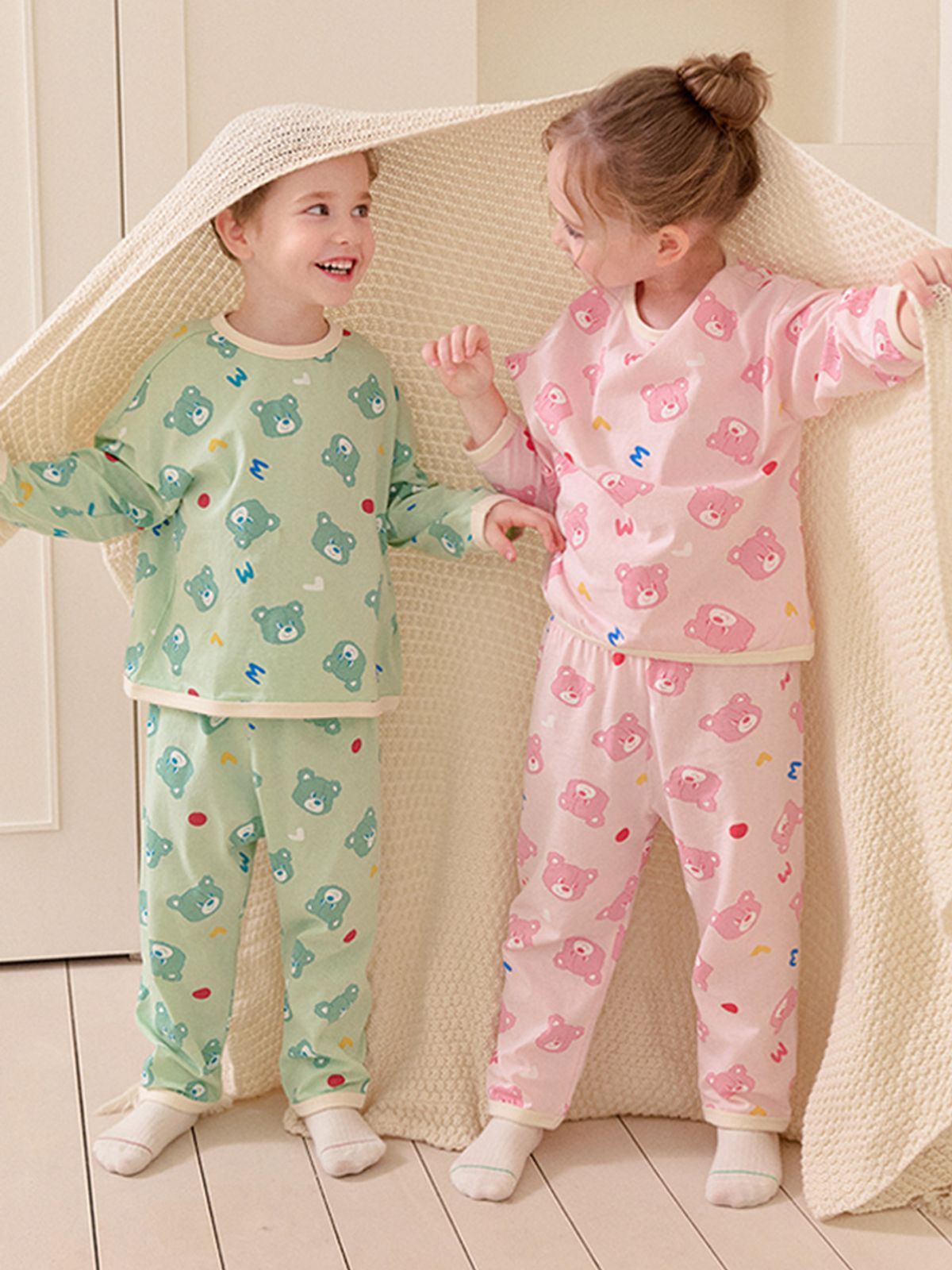 몰리멜리프렌즈(MOLLIMELLI FRIENDS) 해피베어오버핏상하복
