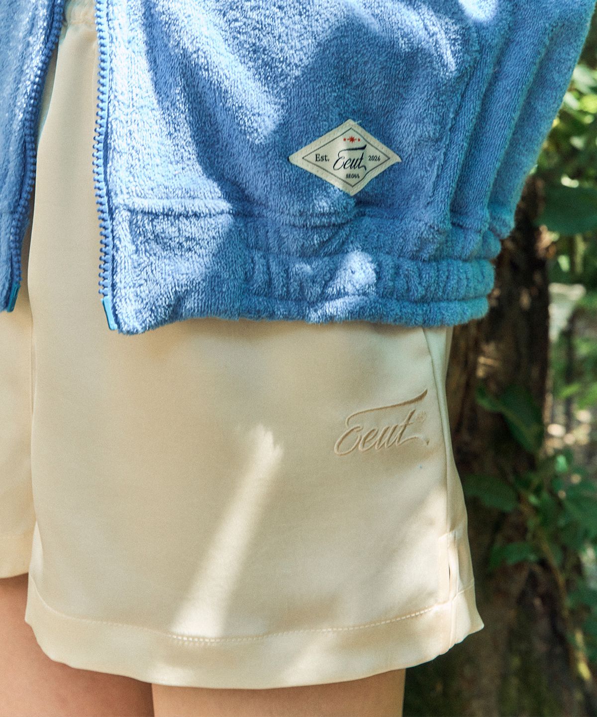 이우트(EEUT) SATIN BANDING SHORTS / CREAM
