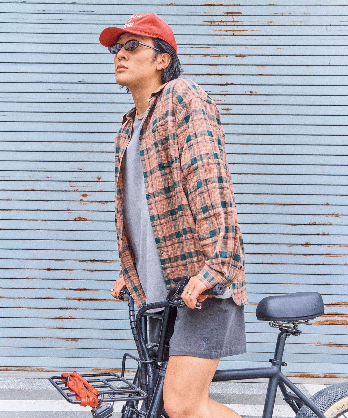 이우트(EEUT) WASHED COTTON BANDING SHORTS / CHARCOAL