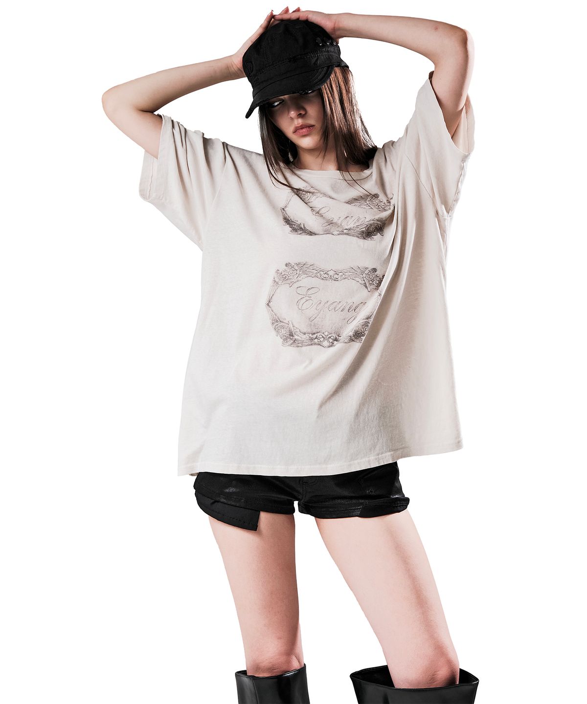 이양(EYANG) ANTIQUE LOGO PLAQUE T-SHIRT