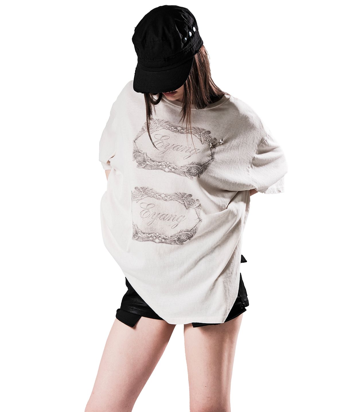 이양(EYANG) ANTIQUE LOGO PLAQUE T-SHIRT
