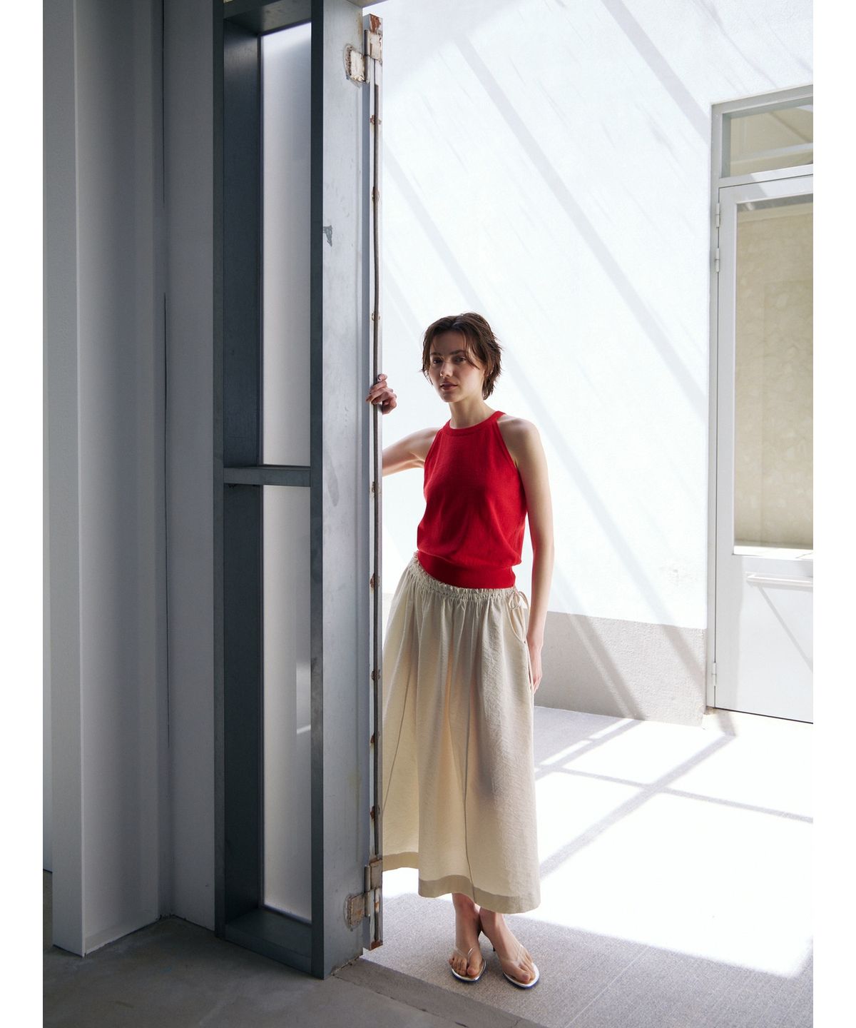 닌닛(NINNIT) [3rd] Open-back halter knit top (RED)