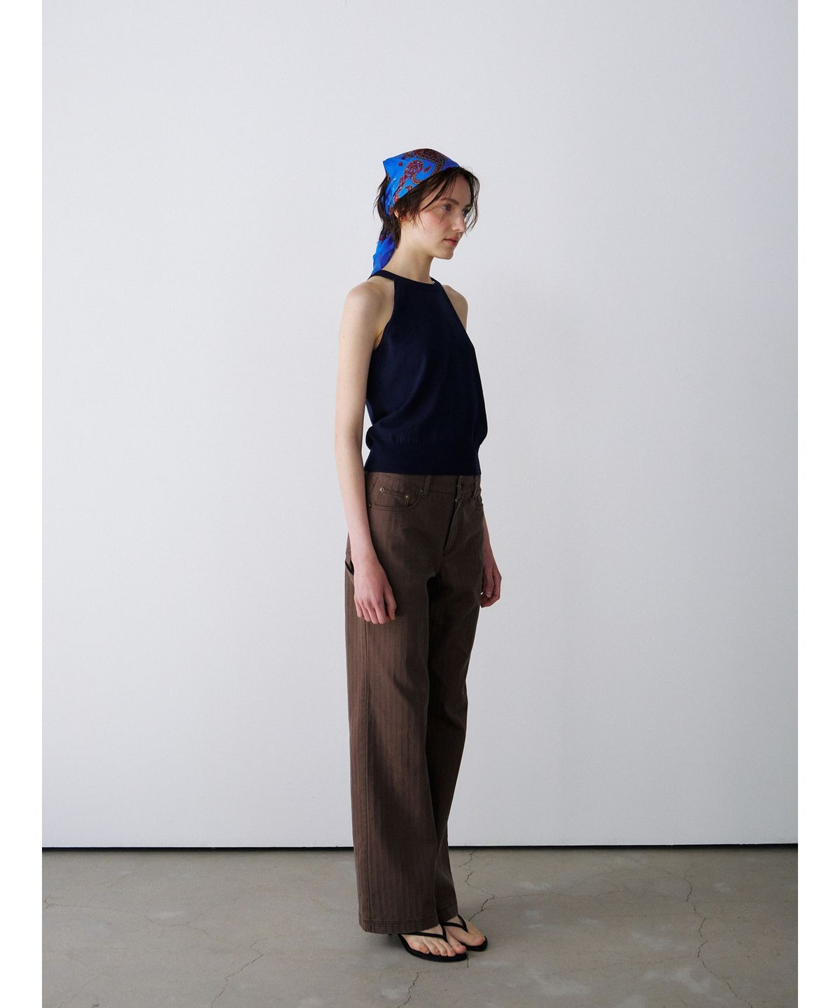 닌닛(NINNIT) [2nd] Open-back halter knit top (NAVY)
